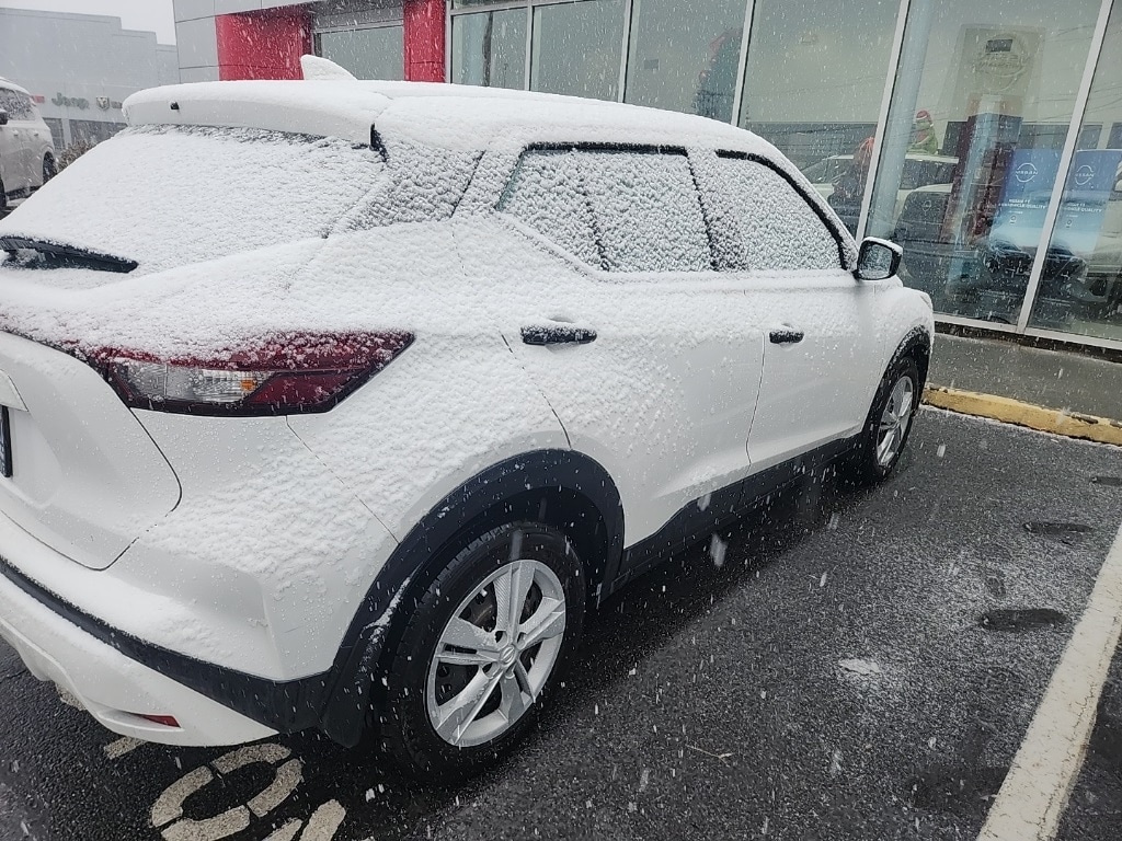 2021 Nissan Kicks S's photo