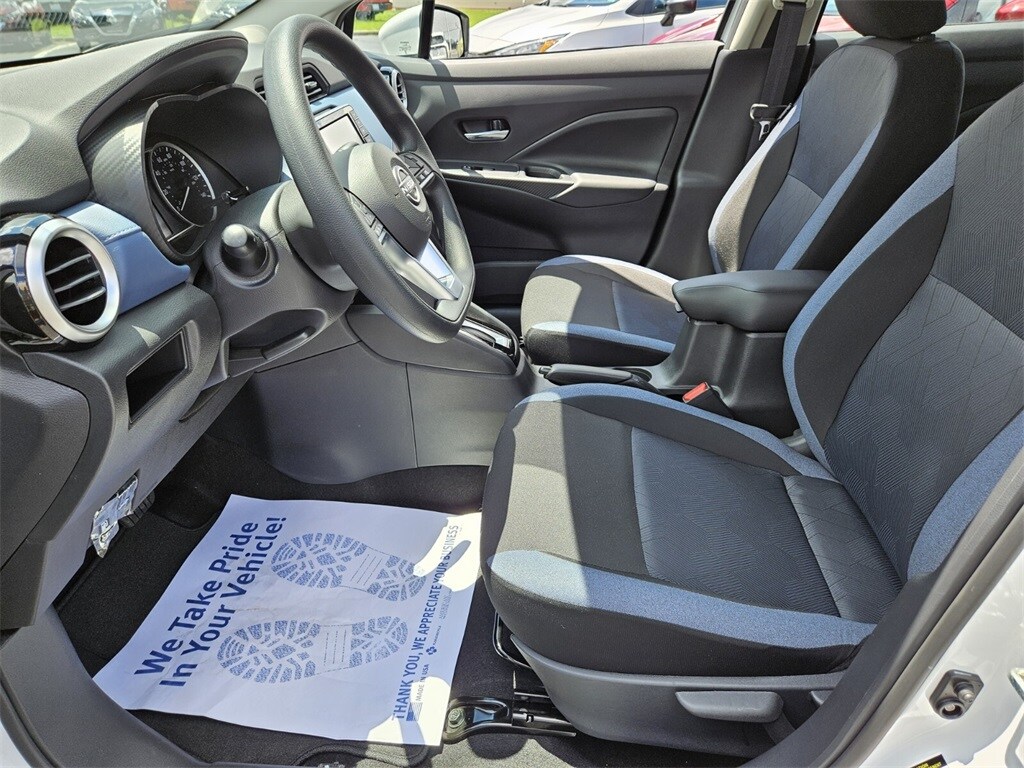 2025 Nissan Versa 1.6 SV photo 4