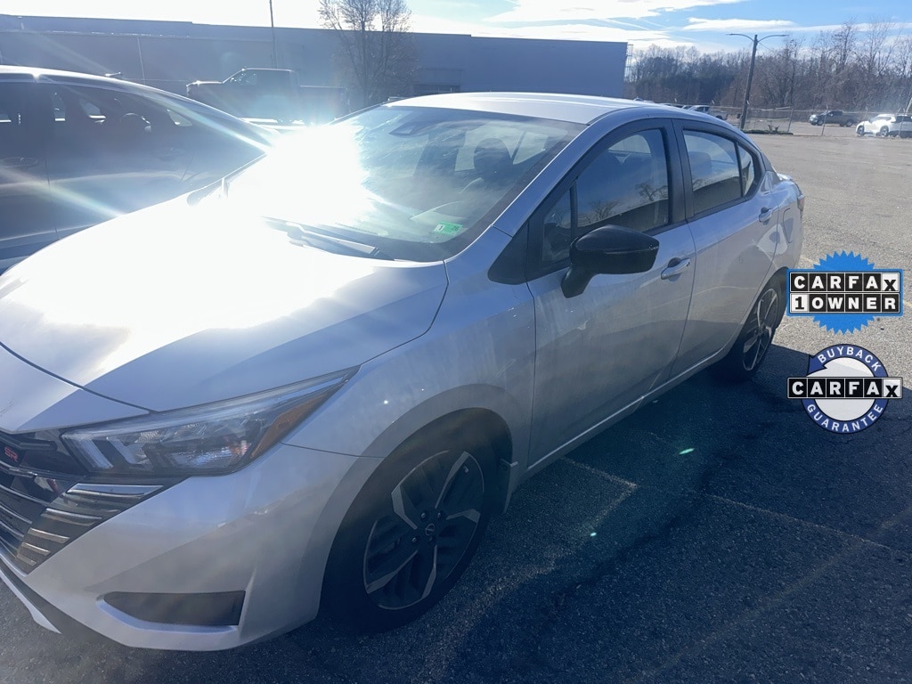 2025 Nissan Versa Sedan SR's photo