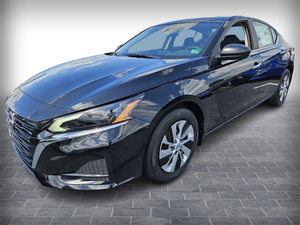 2025 Nissan Altima S photo 2