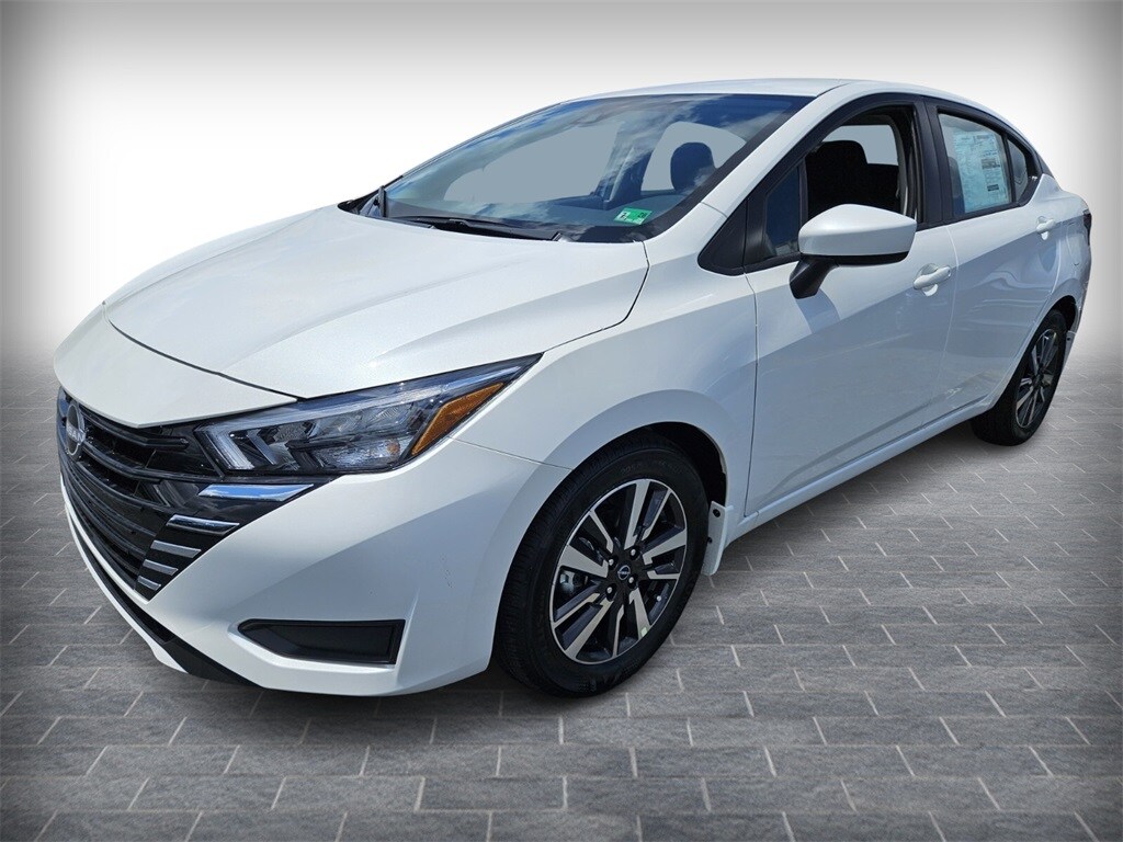 2025 Nissan Versa 1.6 SV photo 2