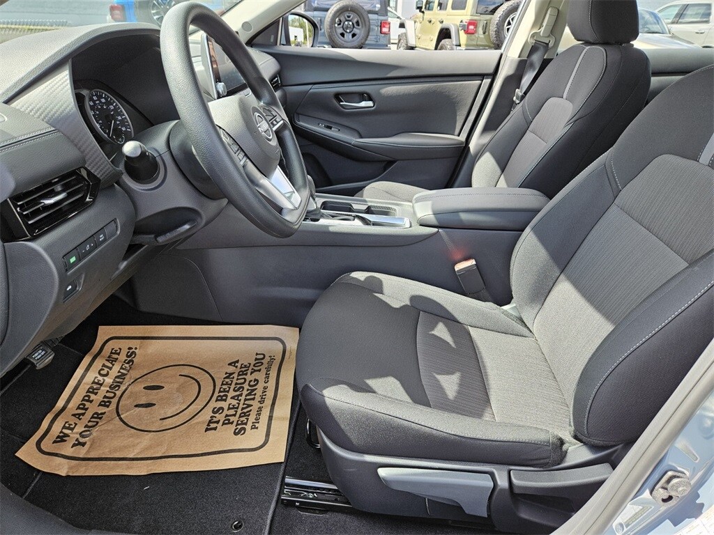 2025 Nissan Sentra SV photo 4