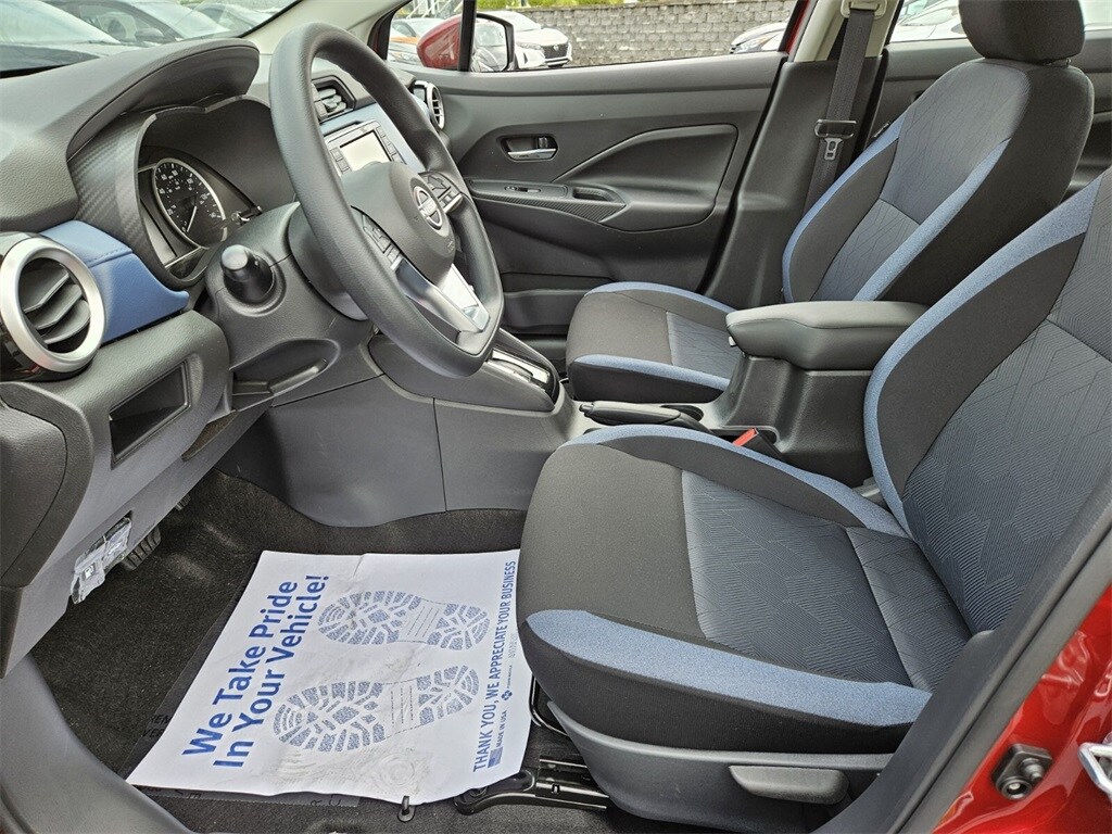 2025 Nissan Versa 1.6 SV photo 4