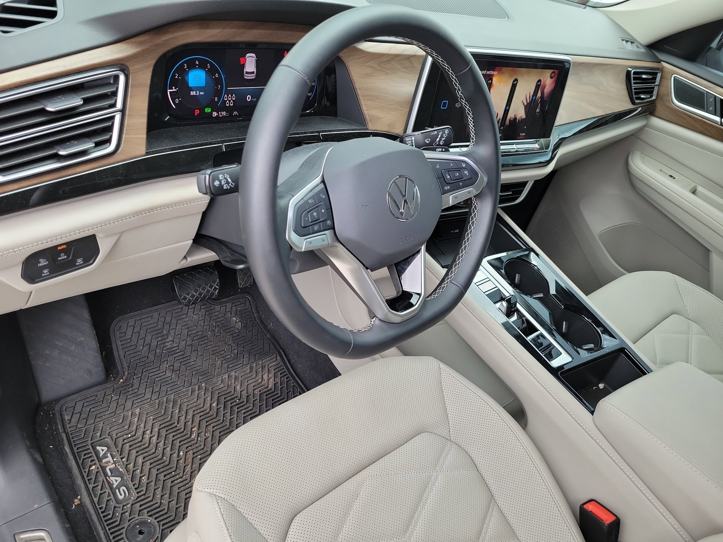 2026 Volkswagen Atlas SE w/Tech - Photo 17