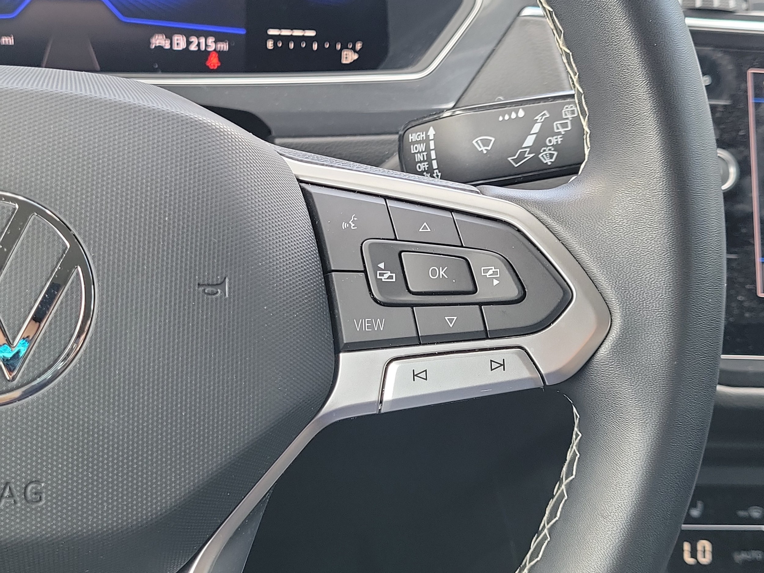 2023 Volkswagen Tiguan SE - Photo 23