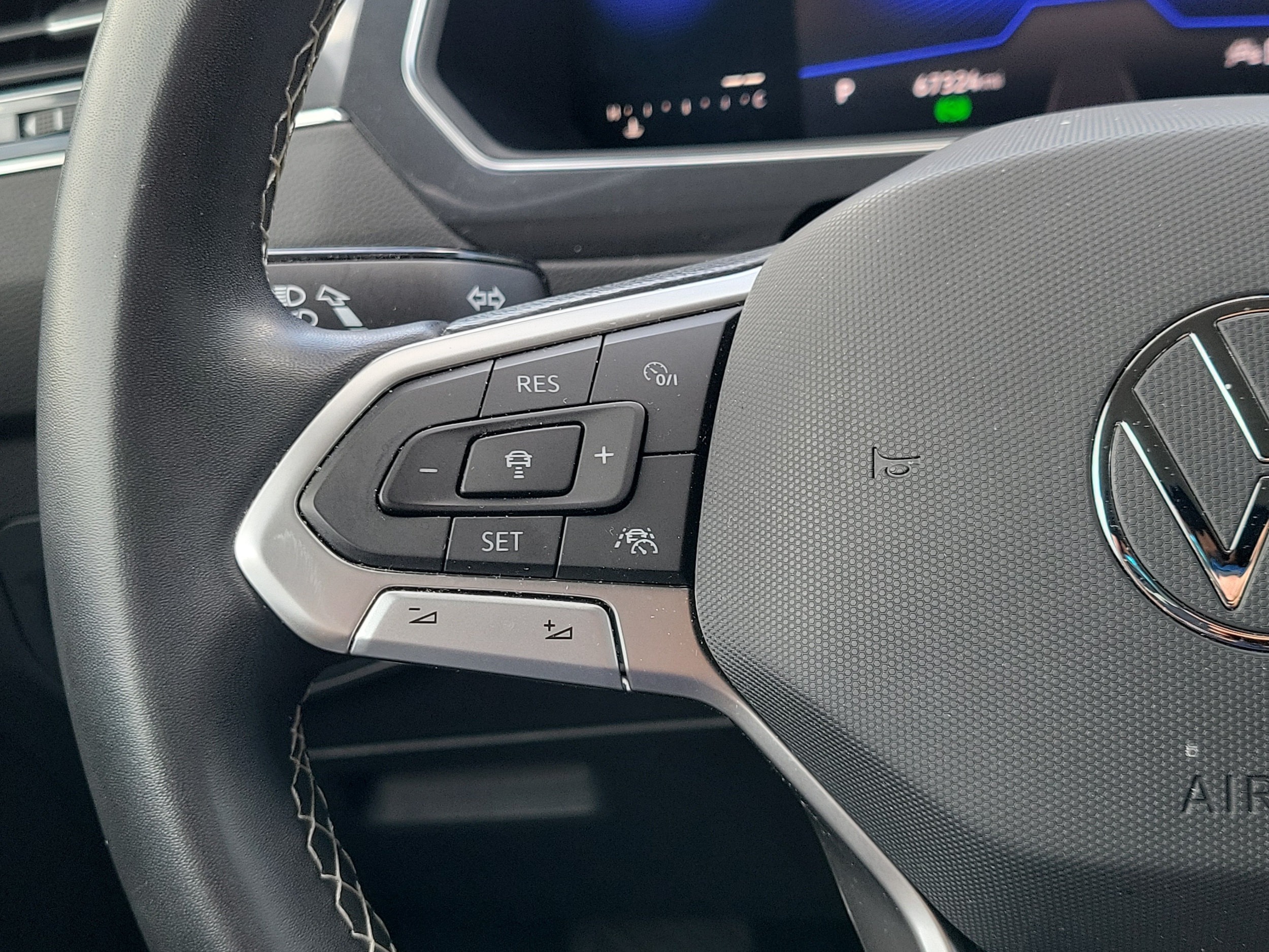 2023 Volkswagen Tiguan SE - Photo 22