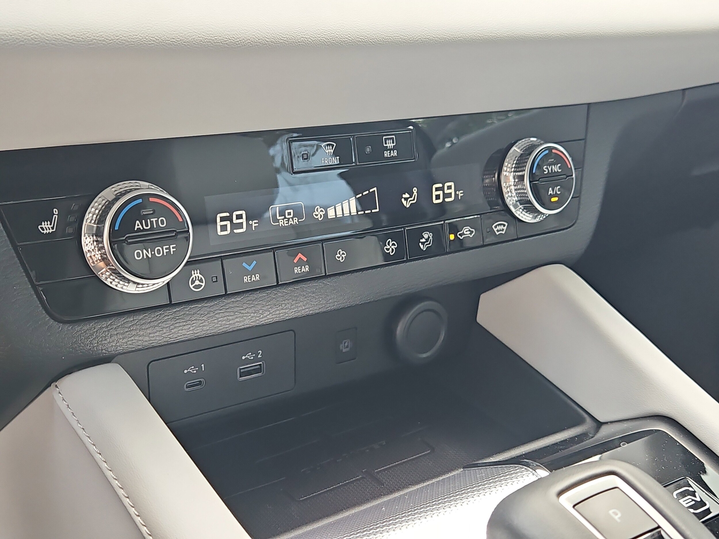 2025 Mitsubishi Outlander Plug-in Hybrid SEL - Photo 17