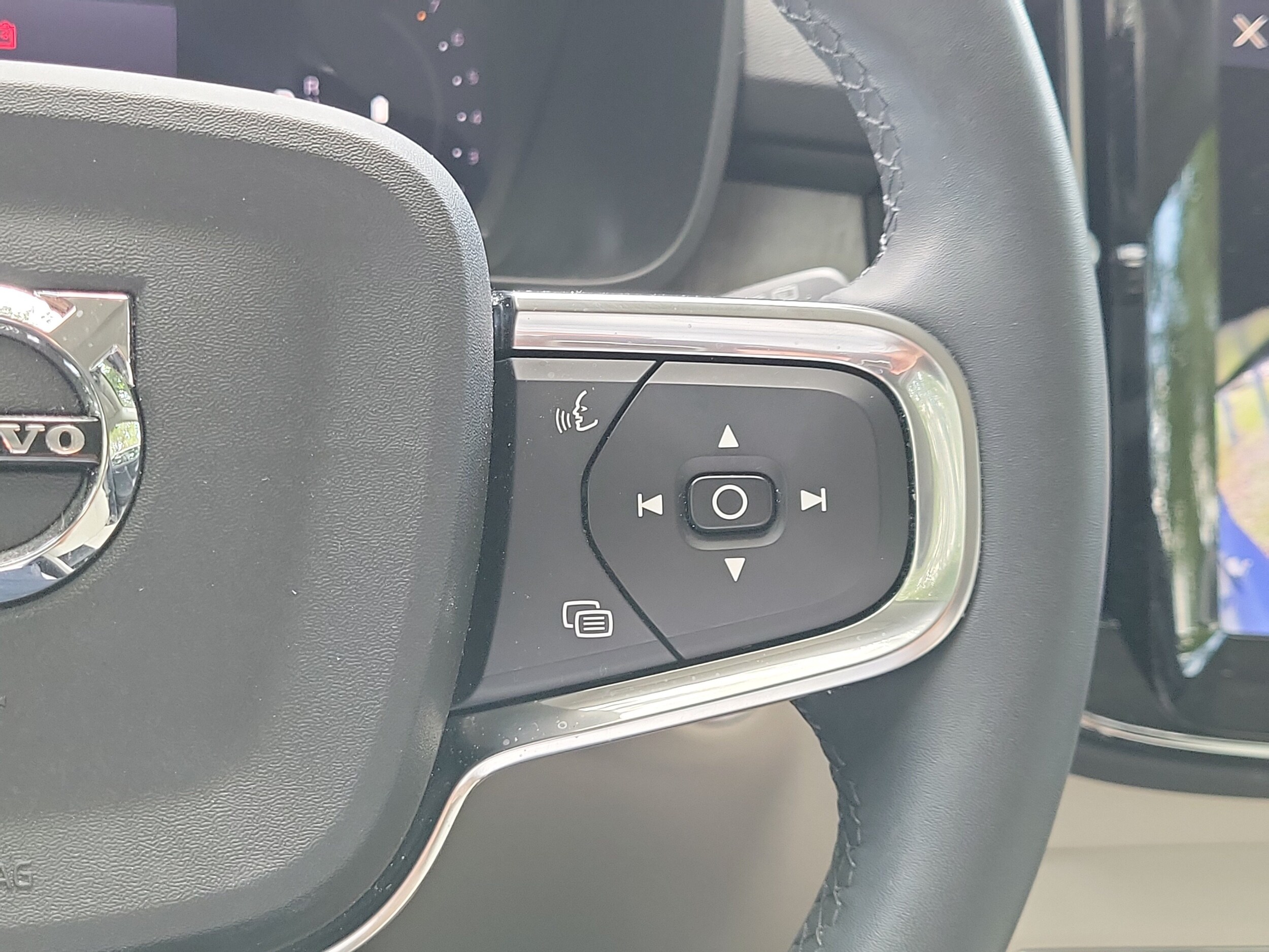 2024 Volvo XC40 Plus - Photo 21