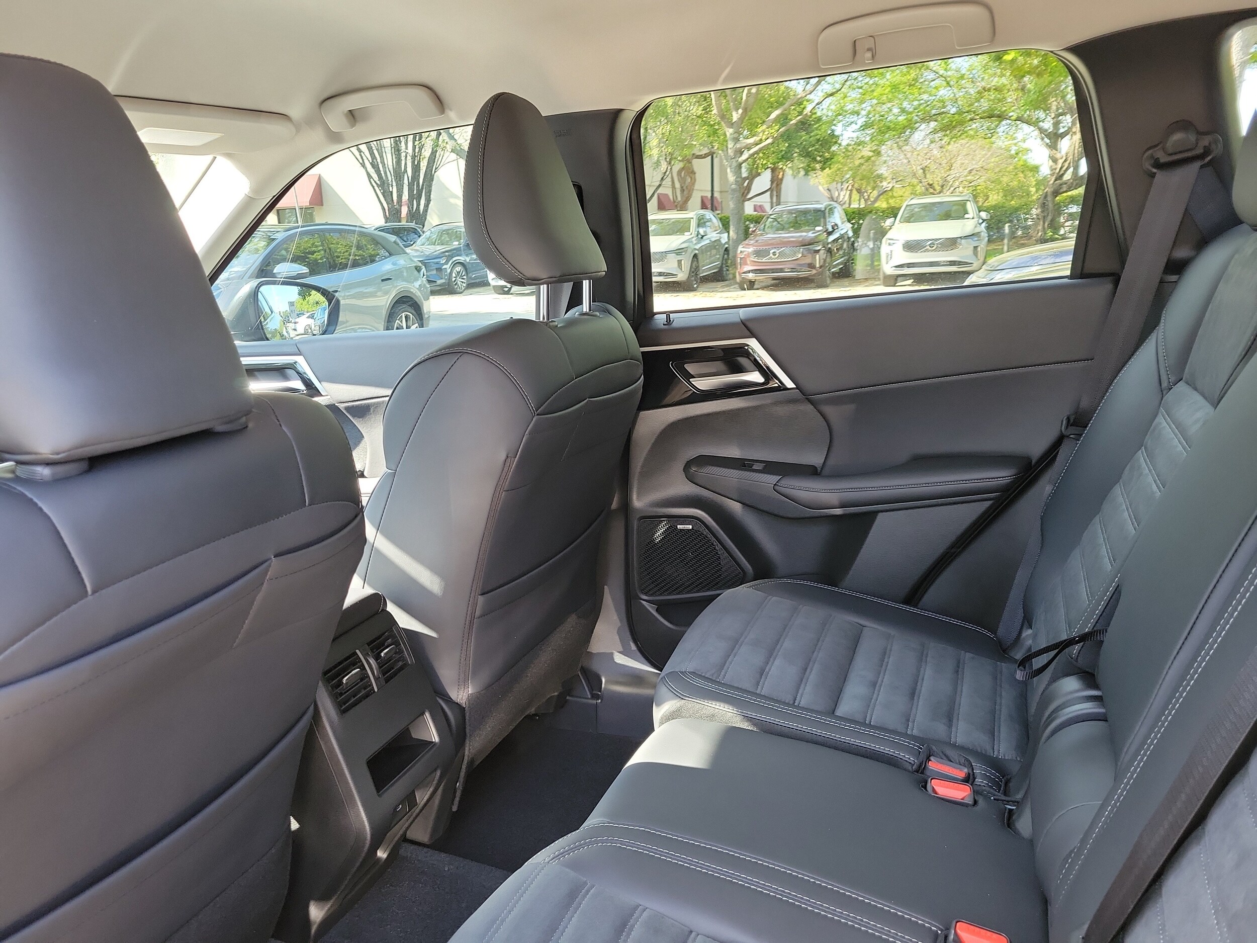 2026 Mitsubishi Outlander SE - Photo 9