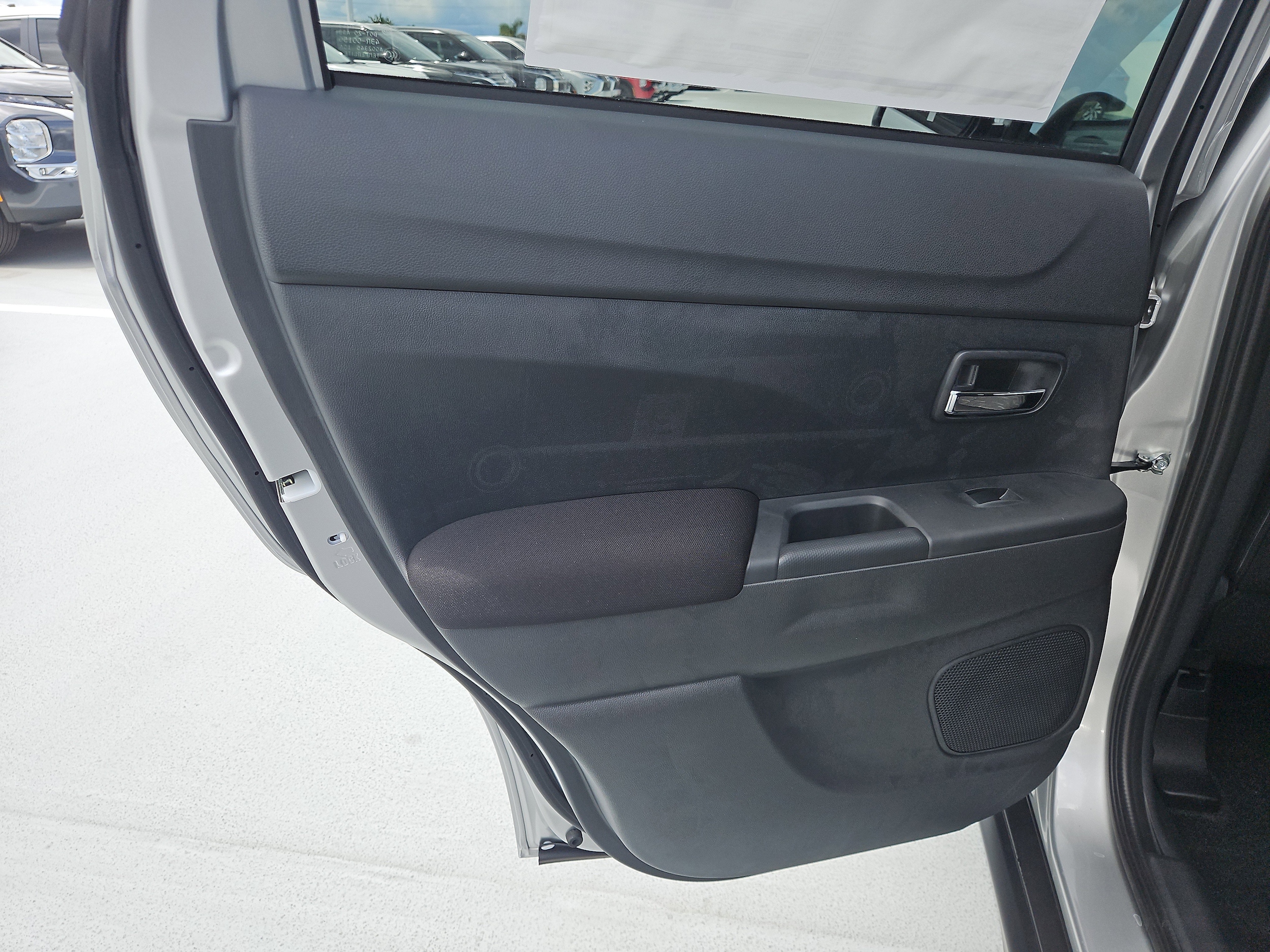 2025 Mitsubishi Outlander Sport ES - Photo 9