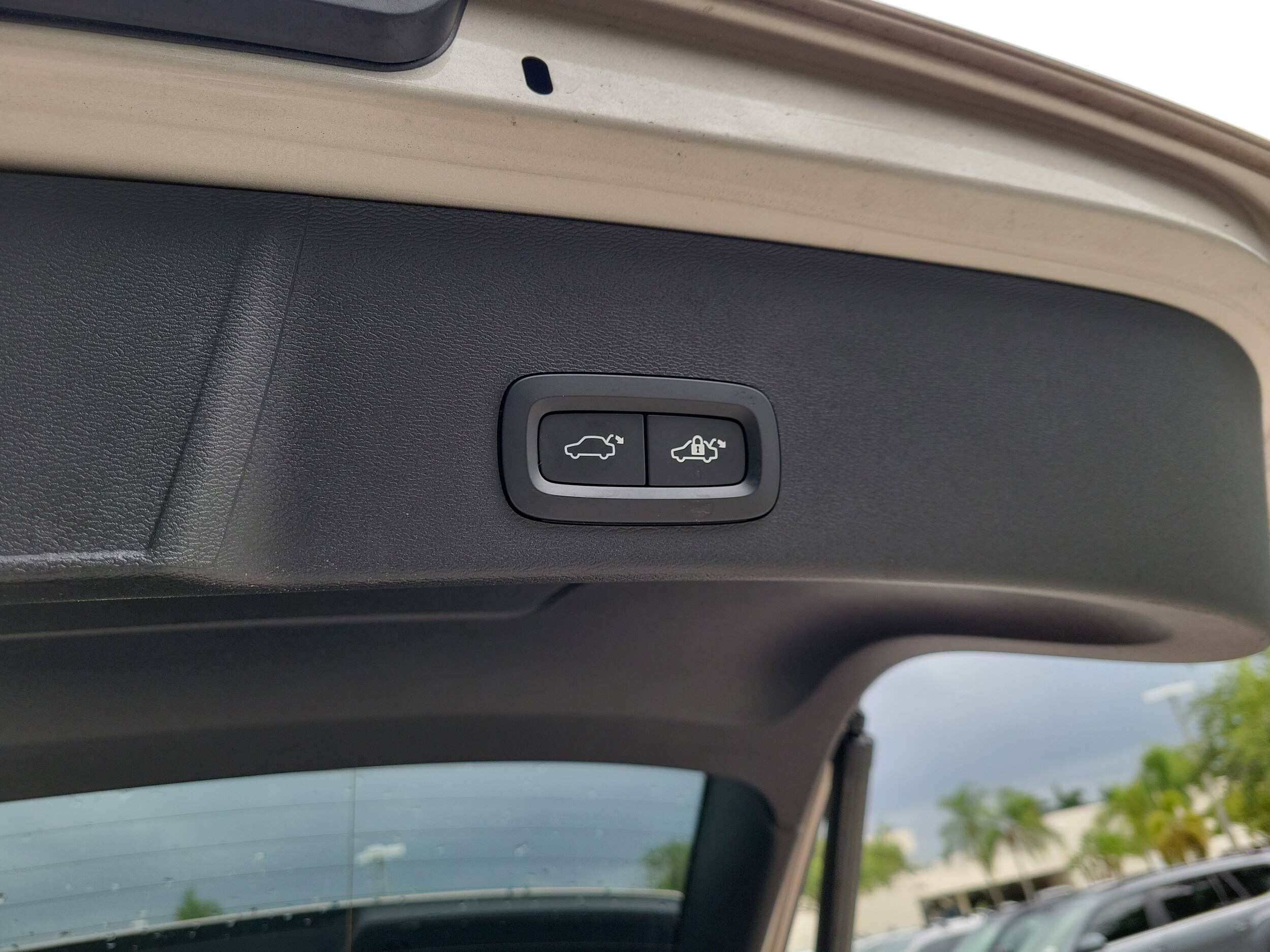 2024 Volvo XC40 Plus - Photo 12