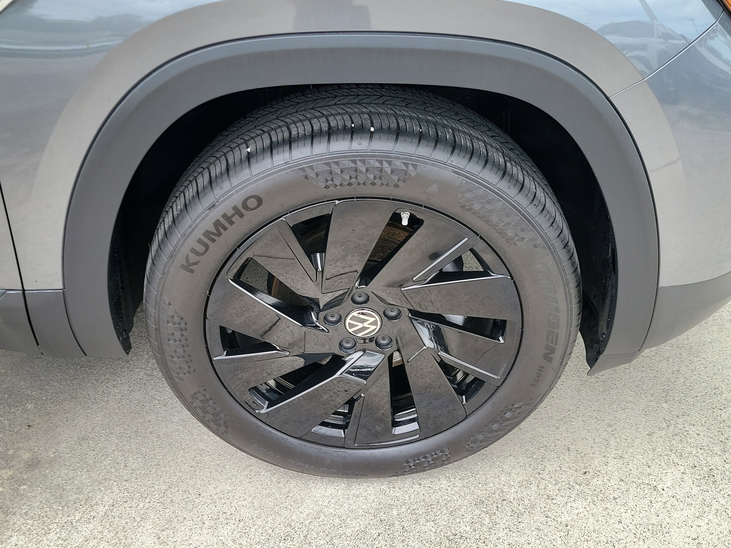 2025 Volkswagen Atlas Cross Sport SE w/Tech - Photo 11