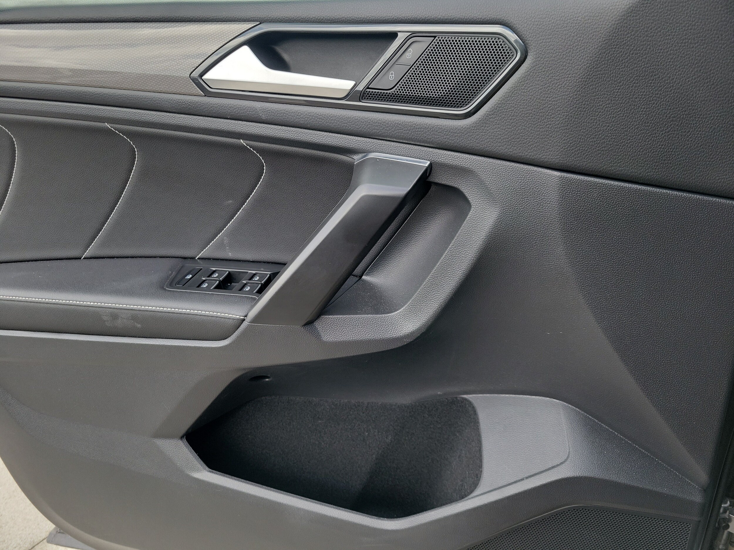 2023 Volkswagen Tiguan SE - Photo 18