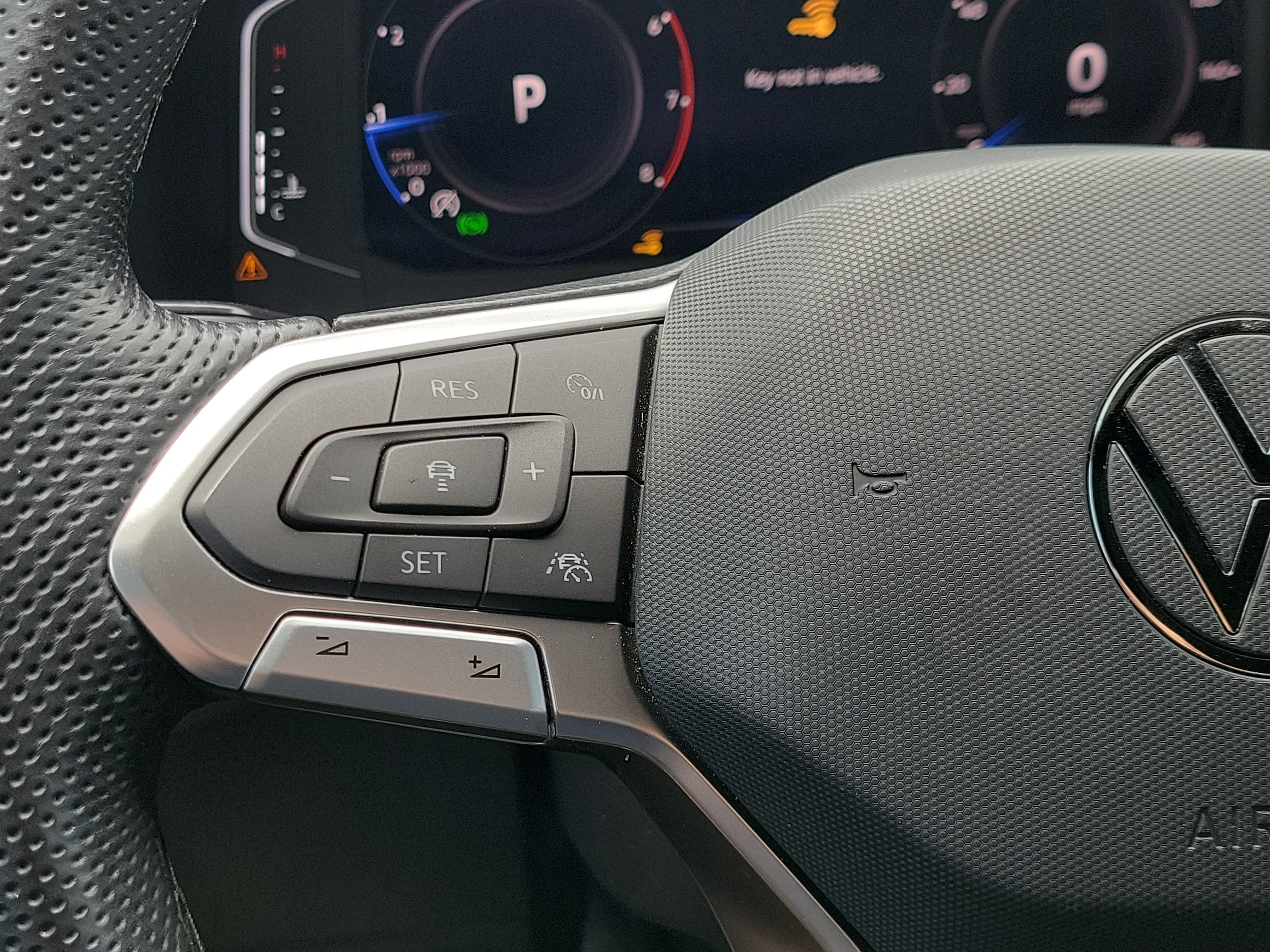 2023 Volkswagen Atlas Cross Sport SEL R-Line Black - Photo 23