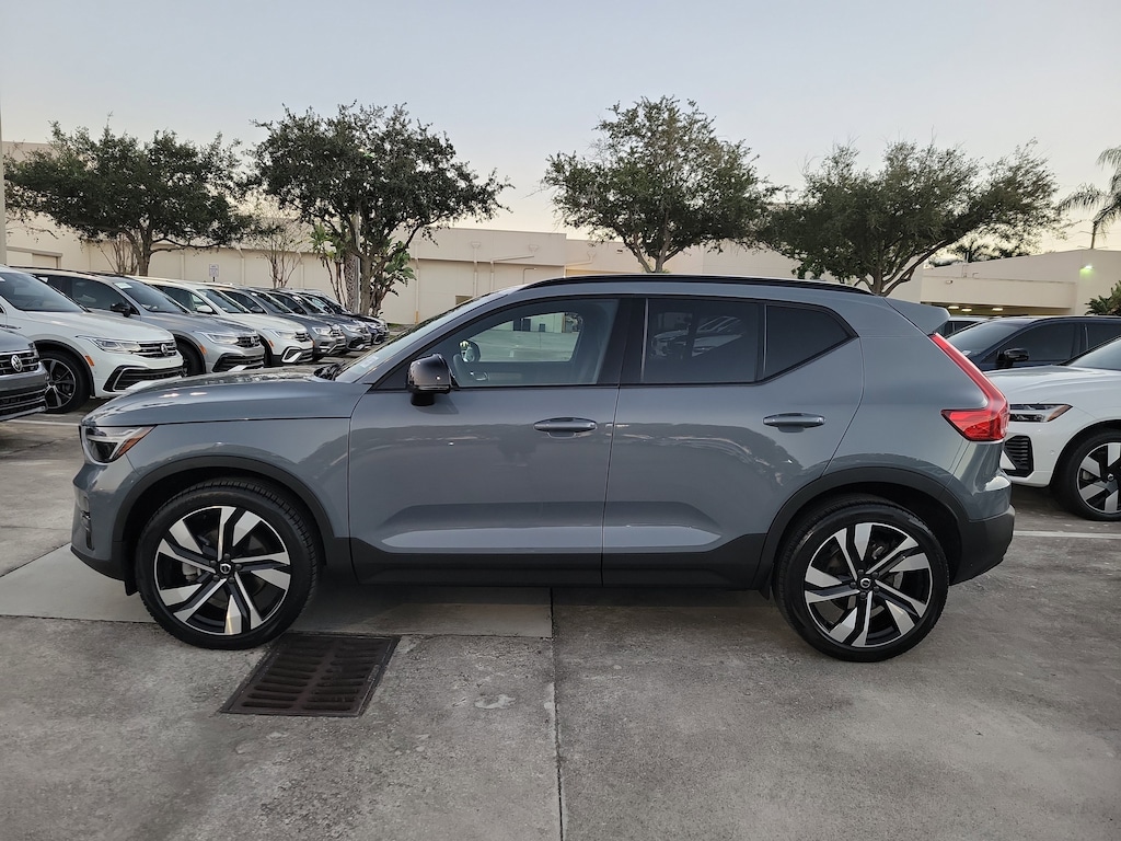 Used 2023 Volvo XC40 B5 AWD Plus Dark SUV