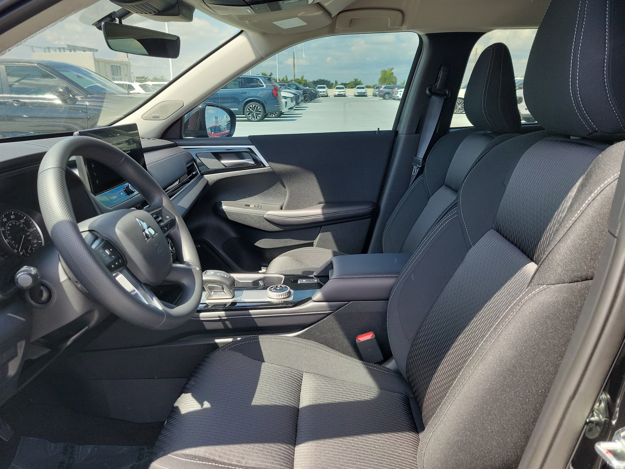 2026 Mitsubishi Outlander ES - Photo 10