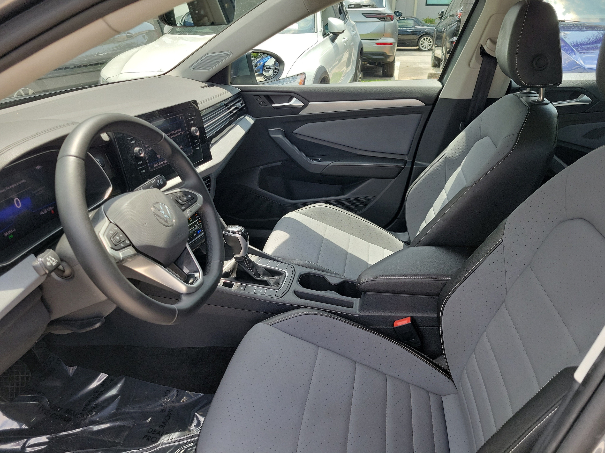 2025 Volkswagen Jetta SE - Photo 18