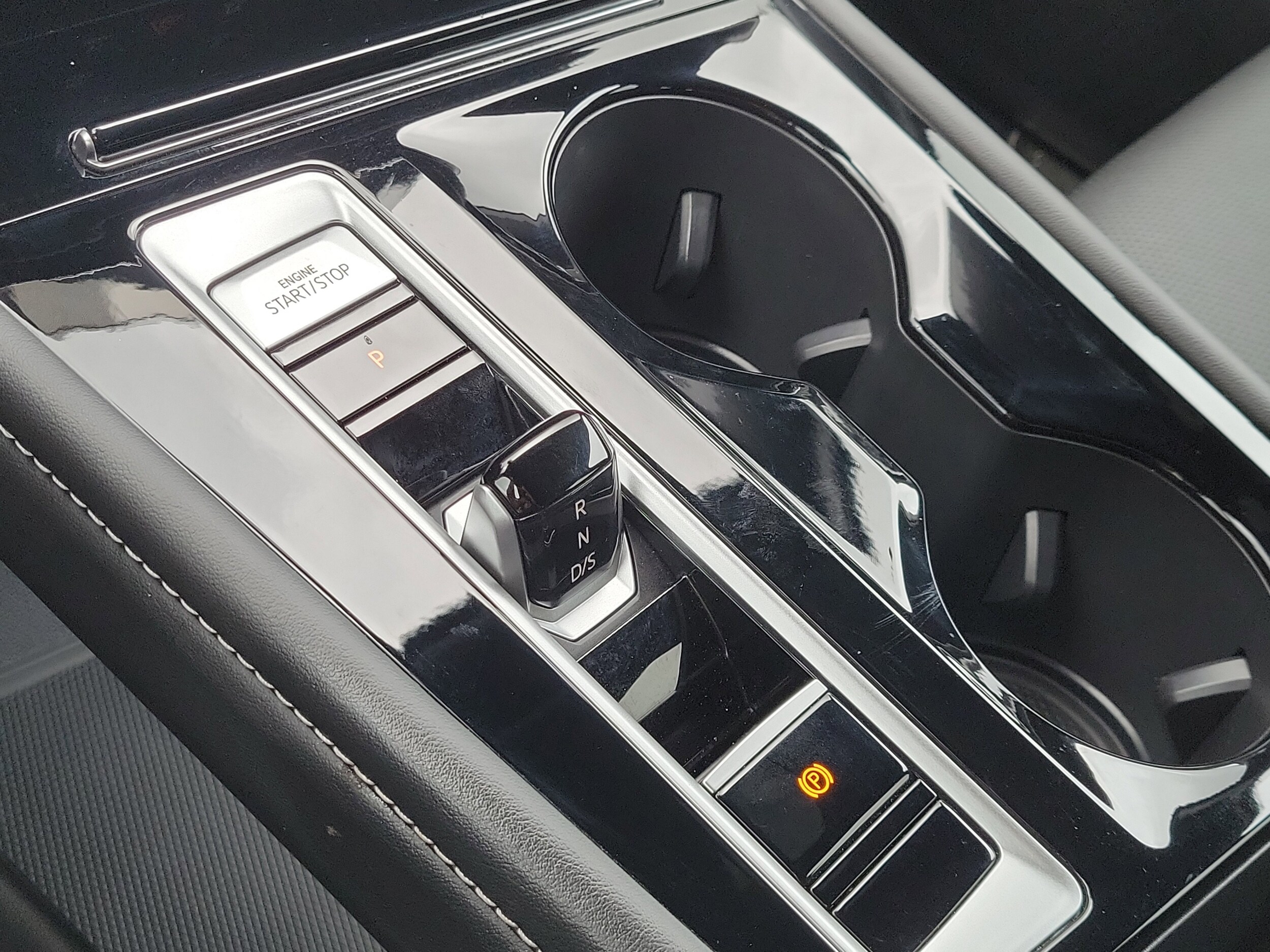 2025 Volkswagen Atlas Cross Sport SE w/Tech - Photo 28