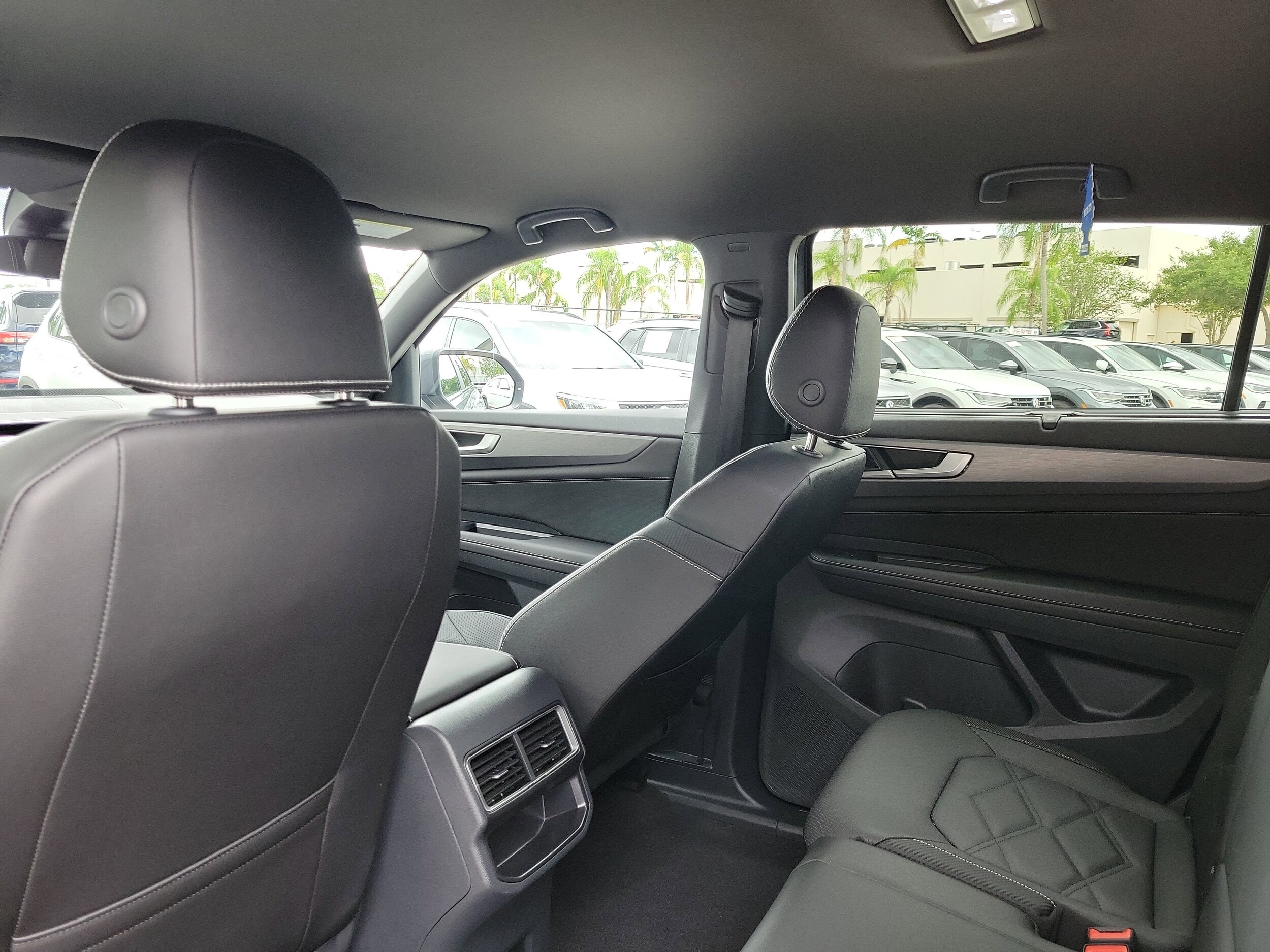 2025 Volkswagen Atlas Cross Sport SE w/Tech - Photo 14