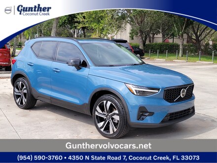 2024 Volvo XC40 B5 Plus Dark SUV