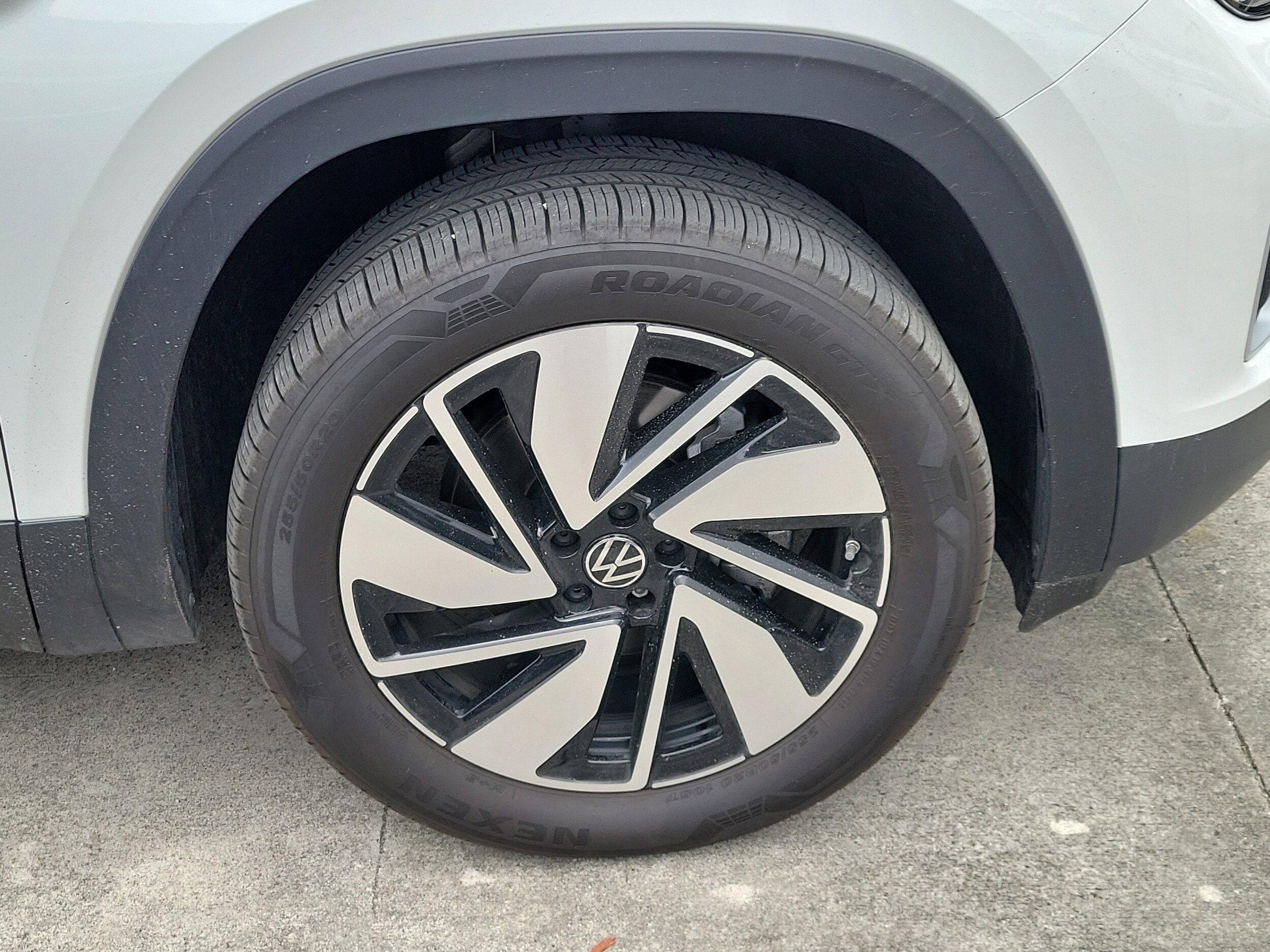 2026 Volkswagen Atlas SE w/Tech - Photo 7