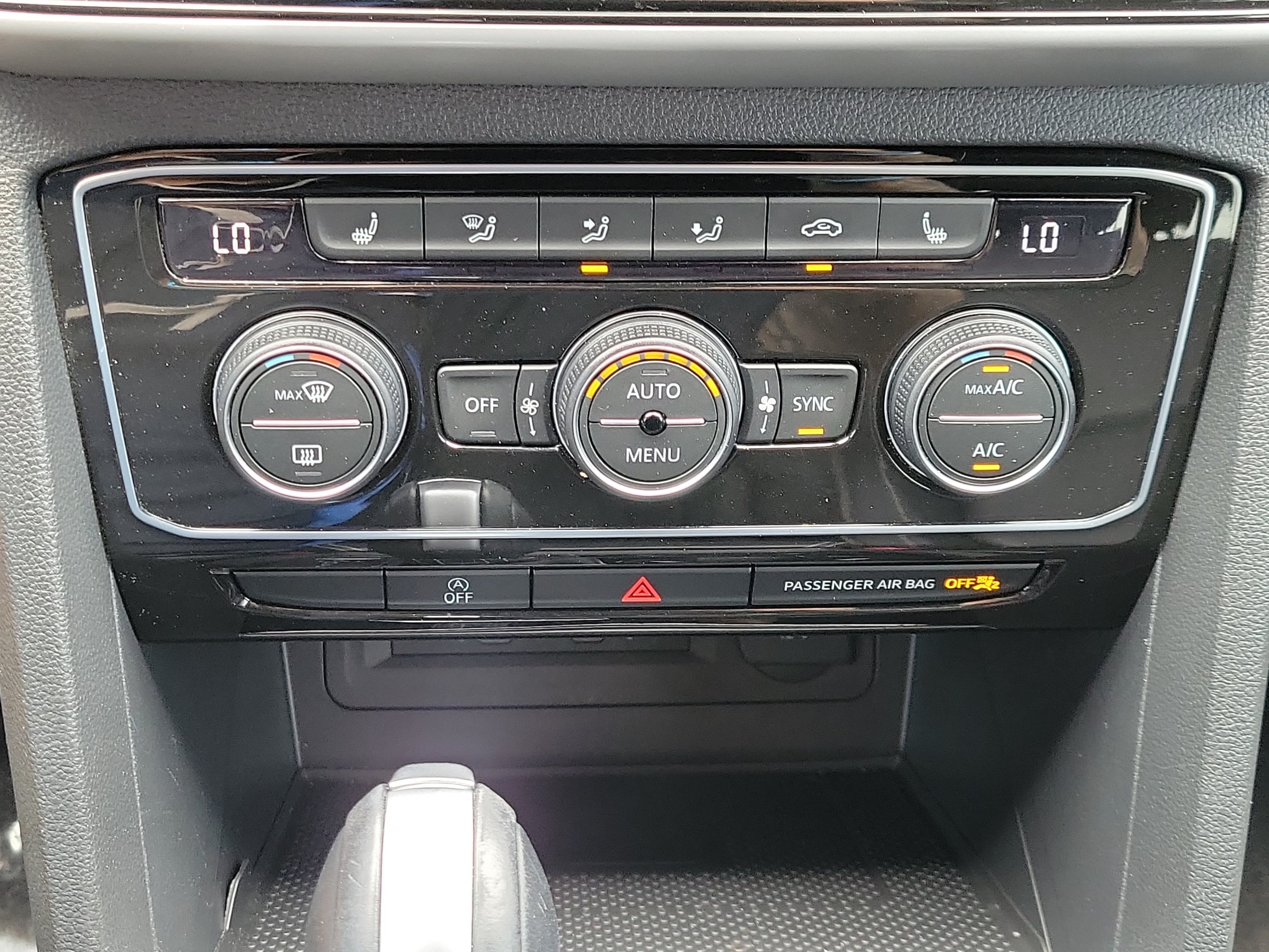 2023 Volkswagen Atlas Cross Sport SEL R-Line Black - Photo 28