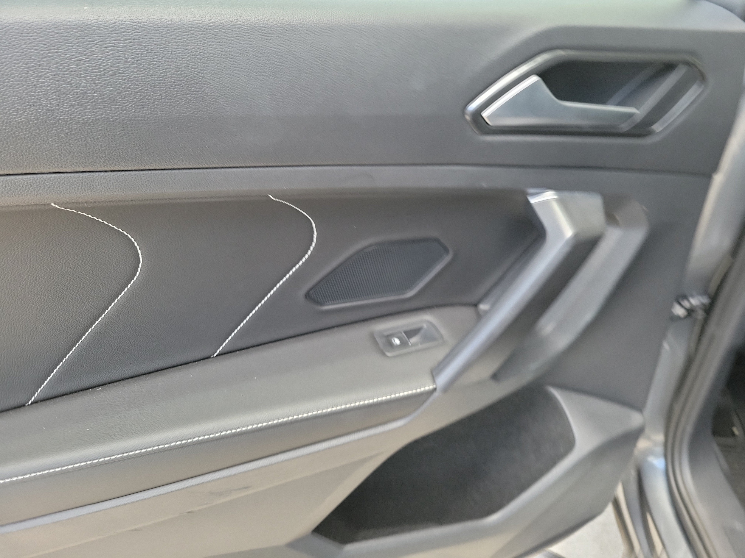 2023 Volkswagen Tiguan SE - Photo 14