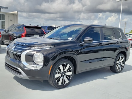 2025 Mitsubishi Outlander SE SUV