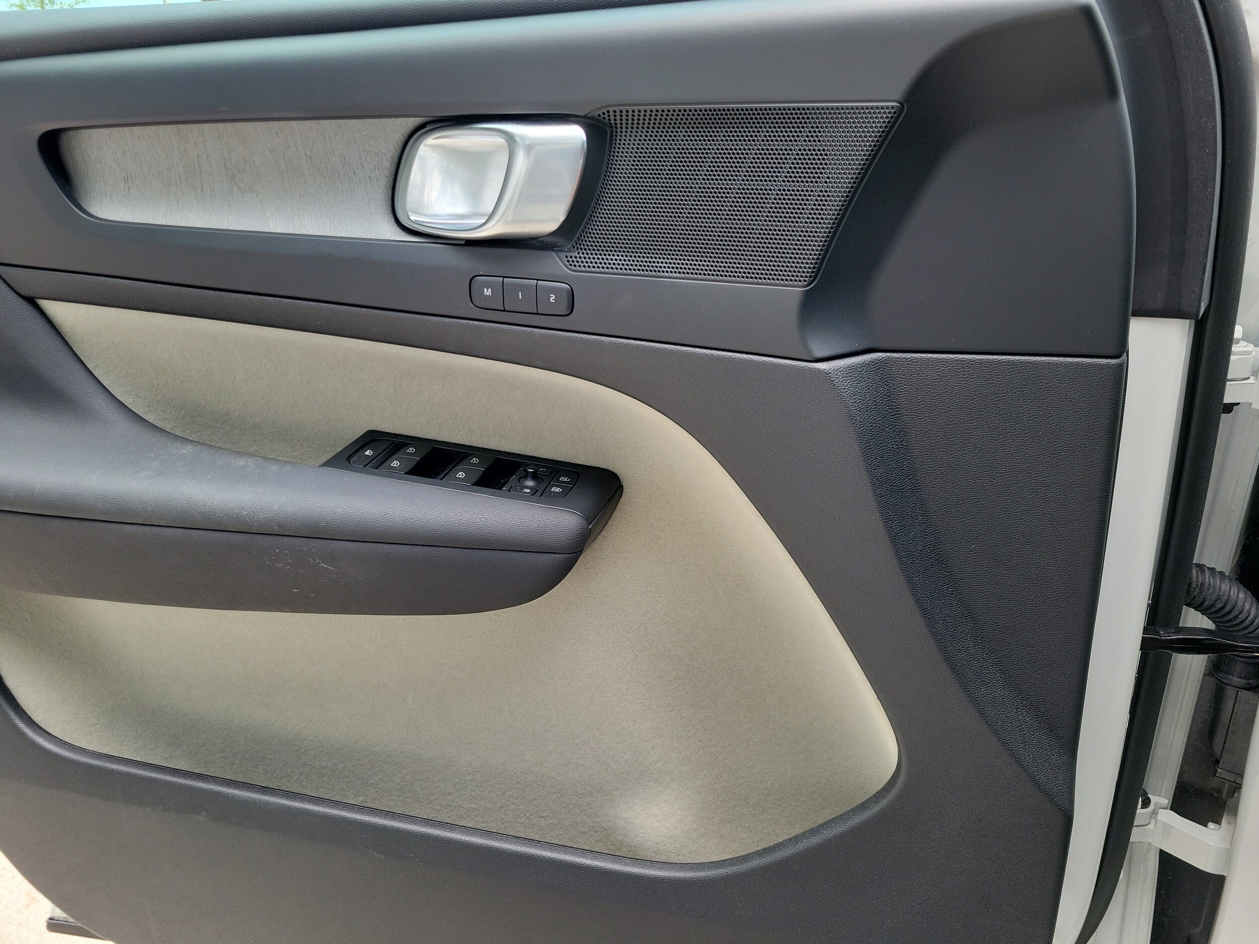 2024 Volvo XC40 Plus - Photo 18