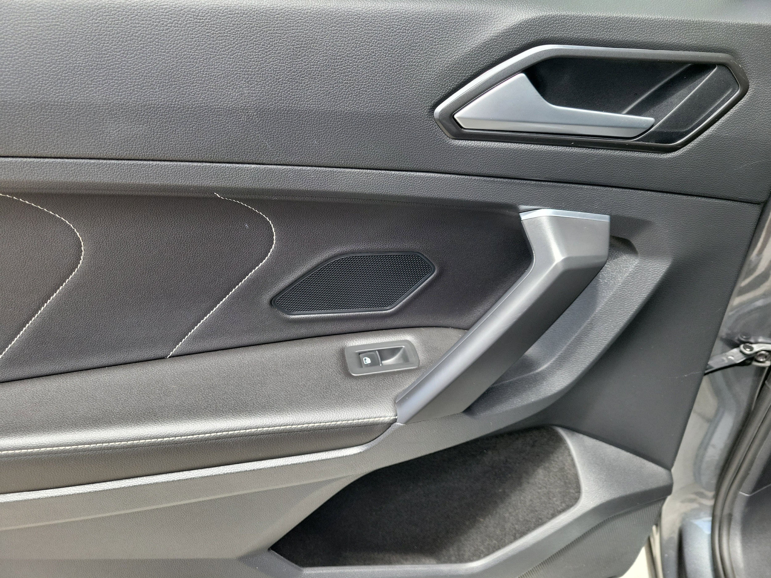 2023 Volkswagen Tiguan SE - Photo 17