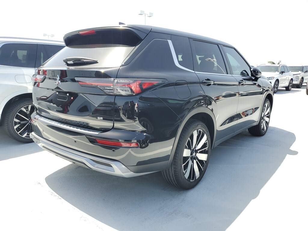 New 2026 Mitsubishi Outlander SE SUV