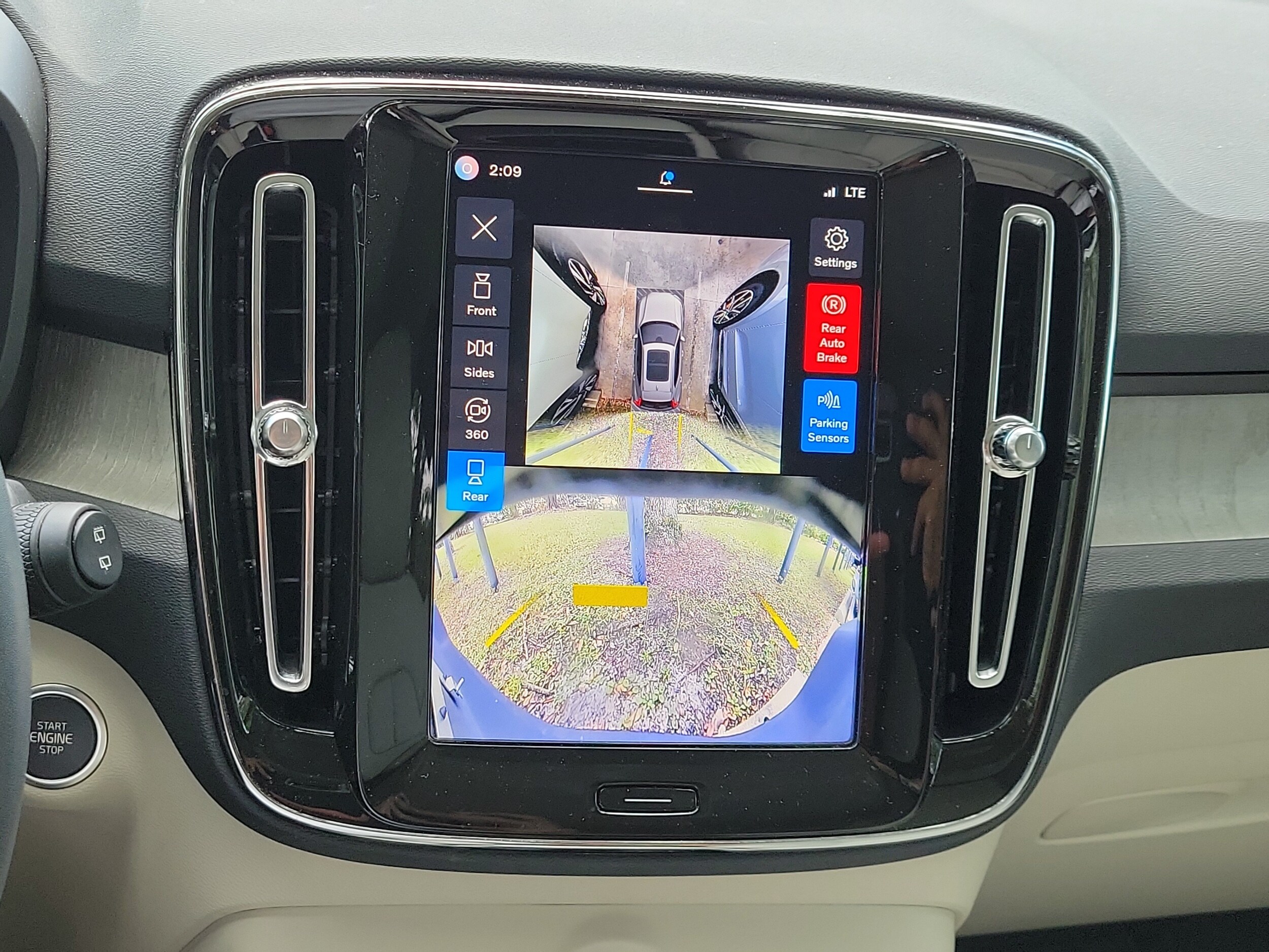 2024 Volvo XC40 Plus - Photo 23