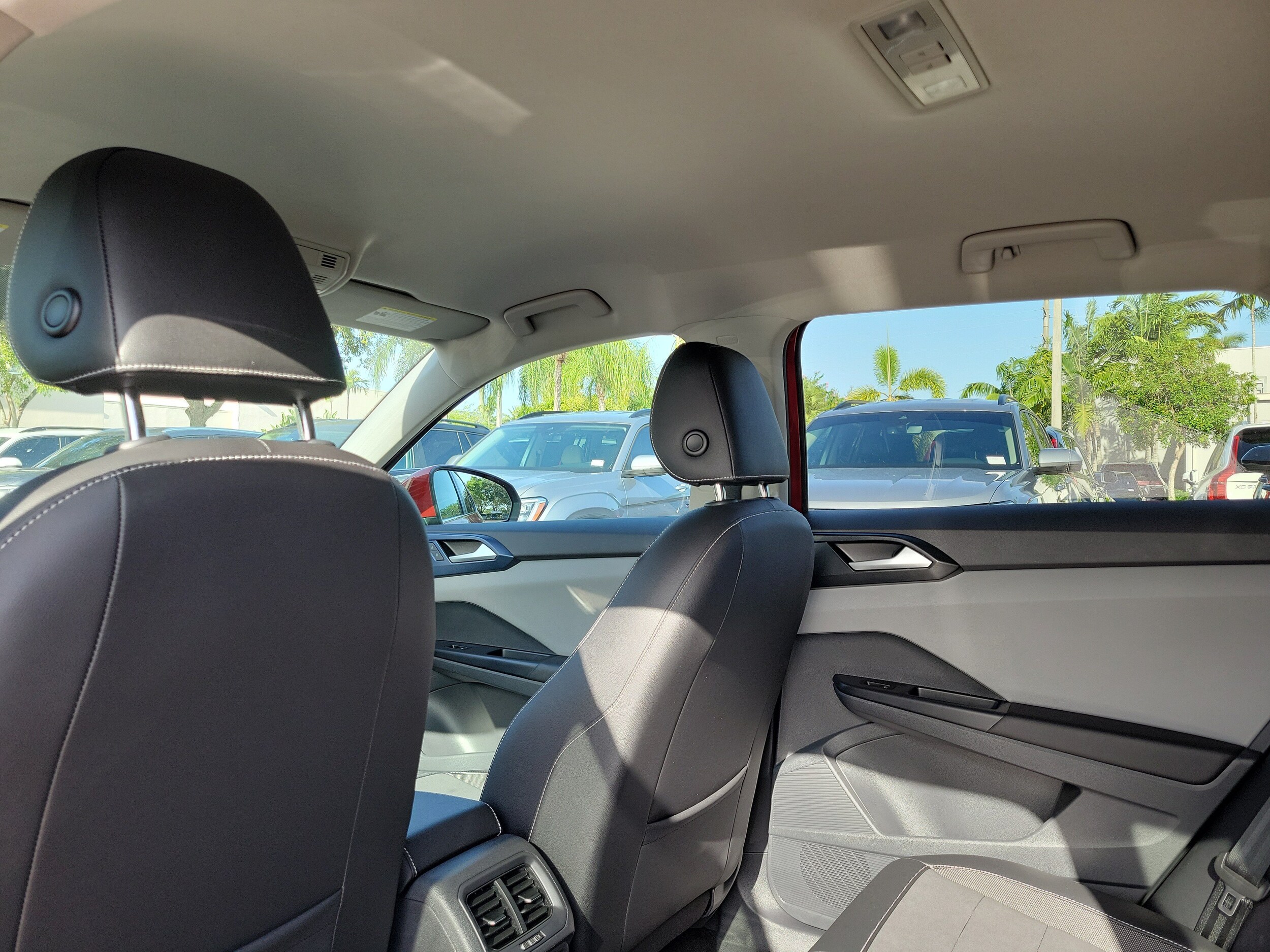 2023 Volkswagen Taos SE - Photo 11