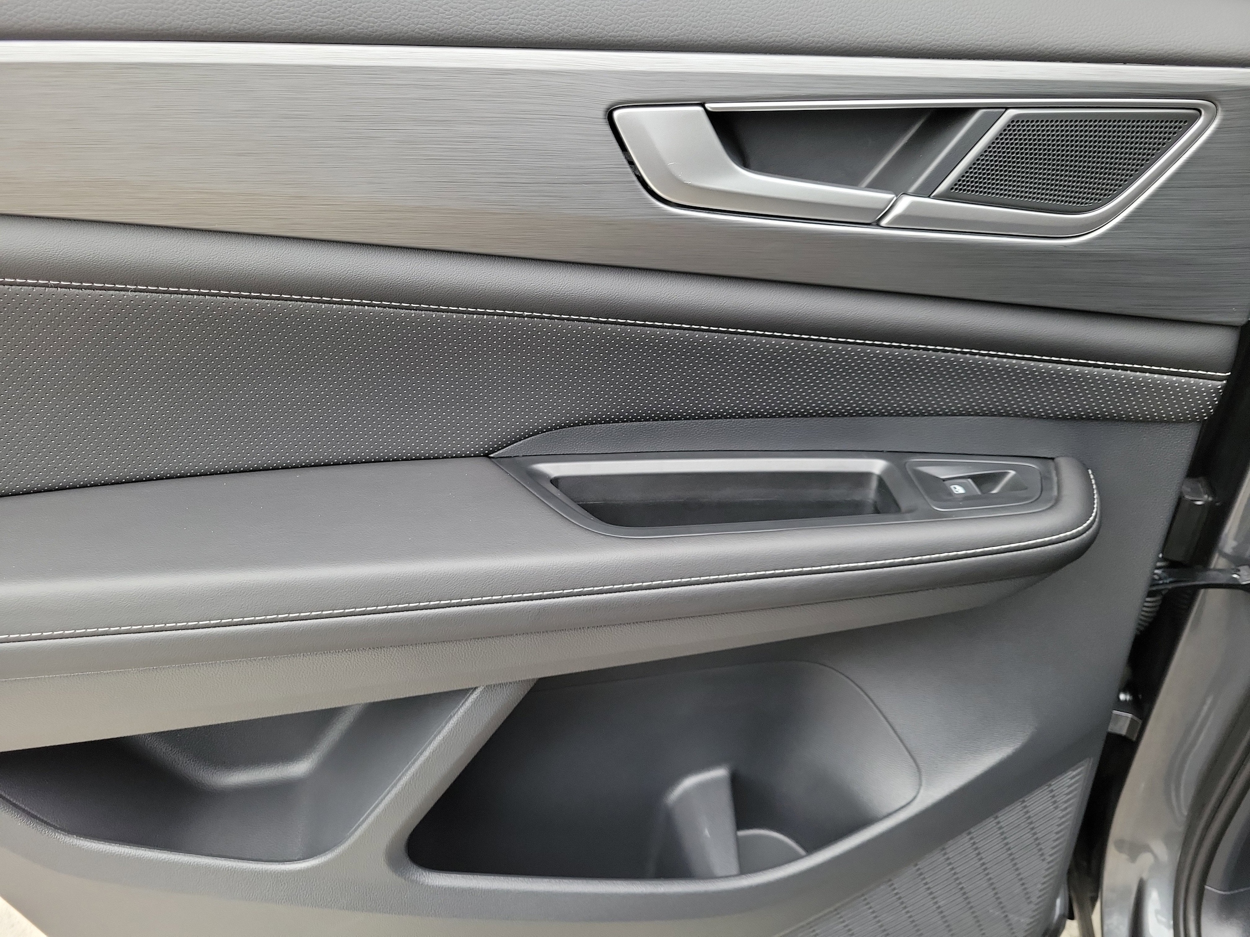 2025 Volkswagen Atlas Cross Sport SE w/Tech - Photo 15