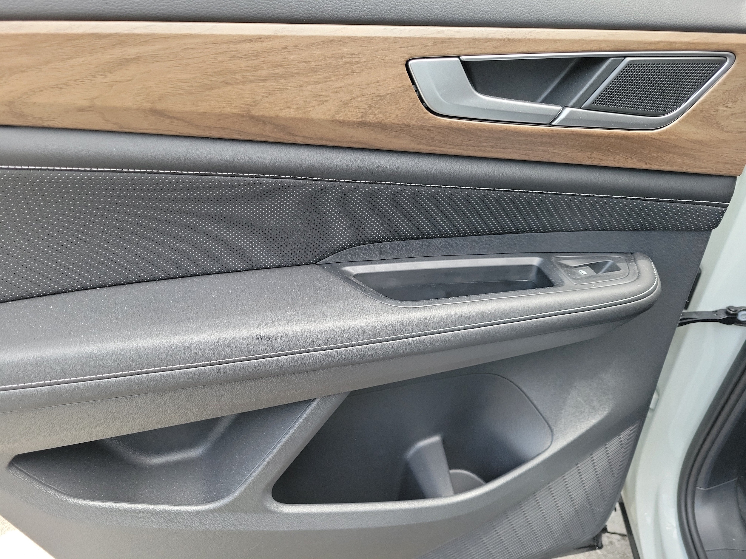 2024 Volkswagen Atlas SE w/Tech - Photo 15