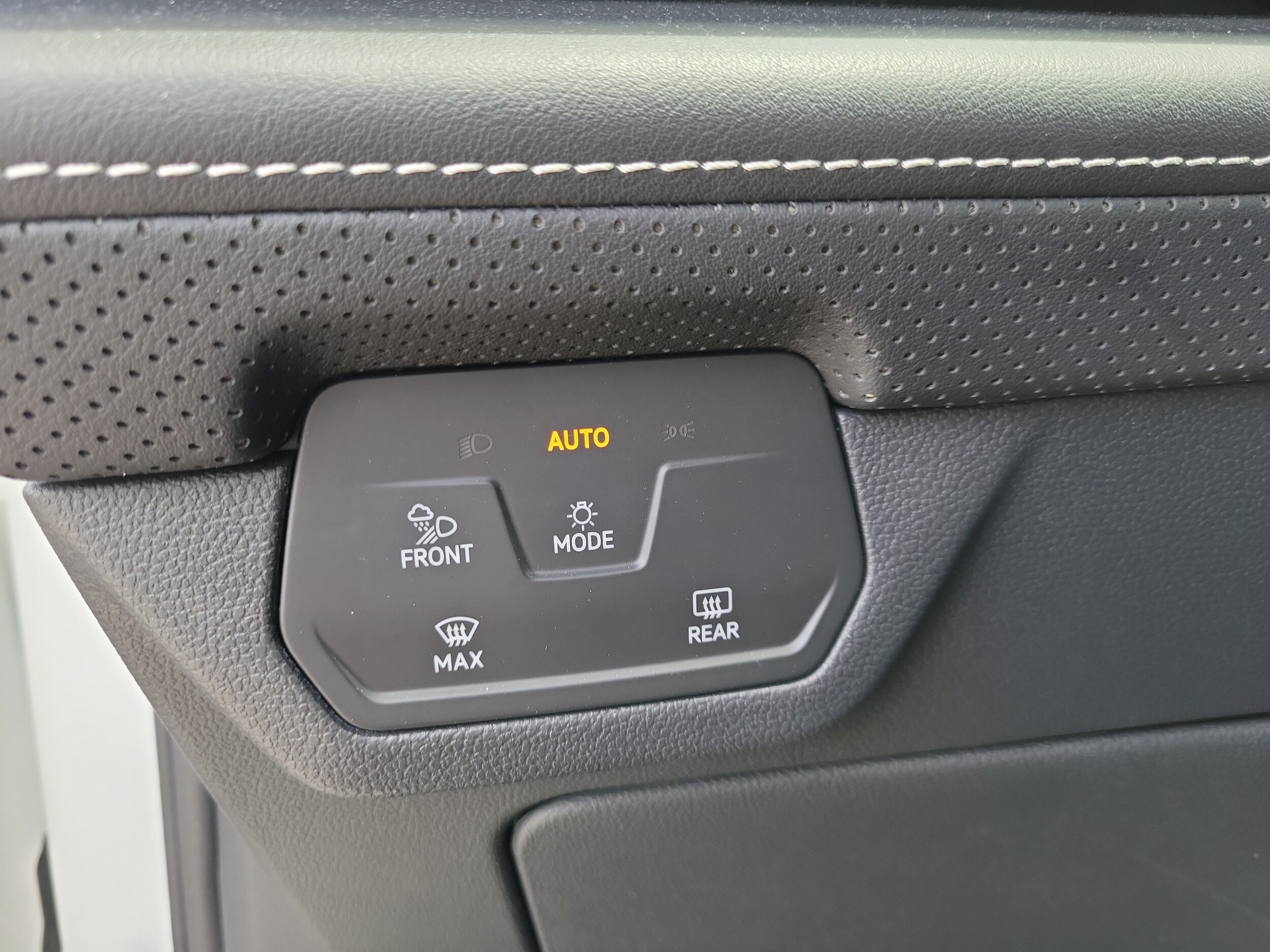 2024 Volkswagen Atlas SE w/Tech - Photo 20