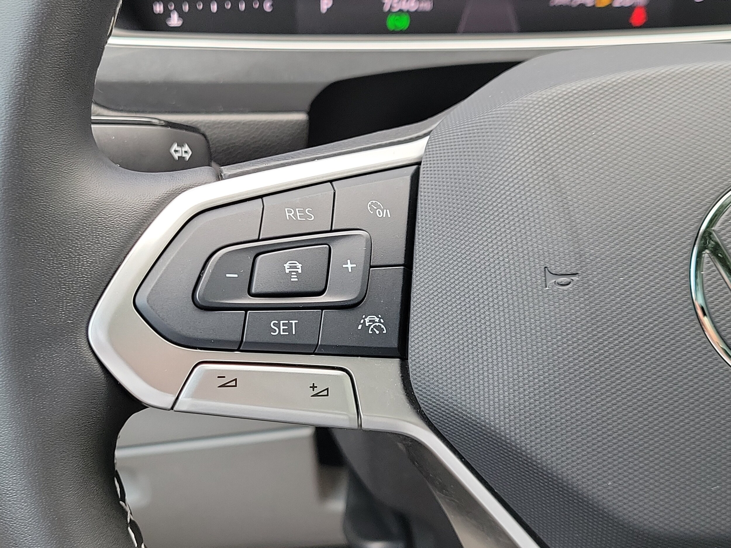 2024 Volkswagen Tiguan SE - Photo 19