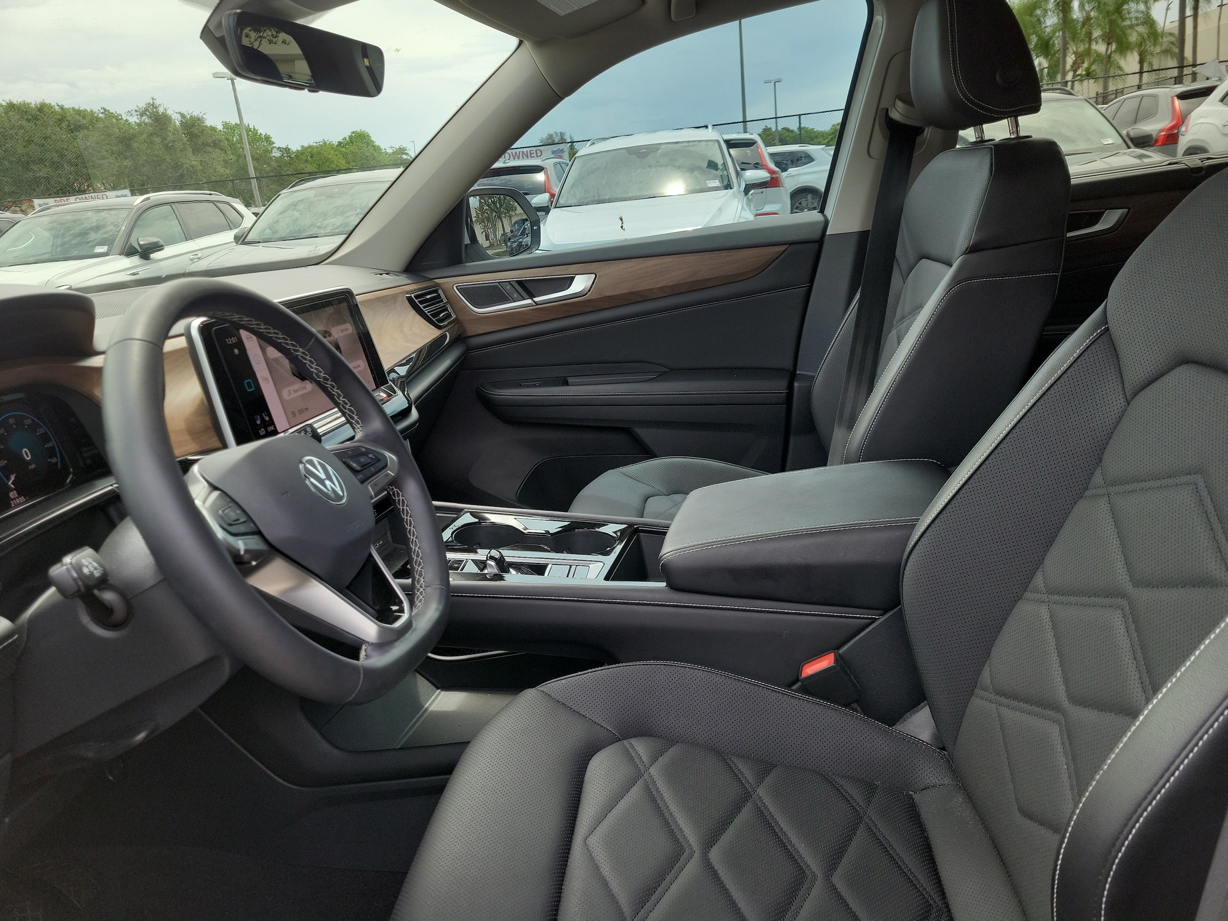 2024 Volkswagen Atlas SE w/Tech - Photo 16