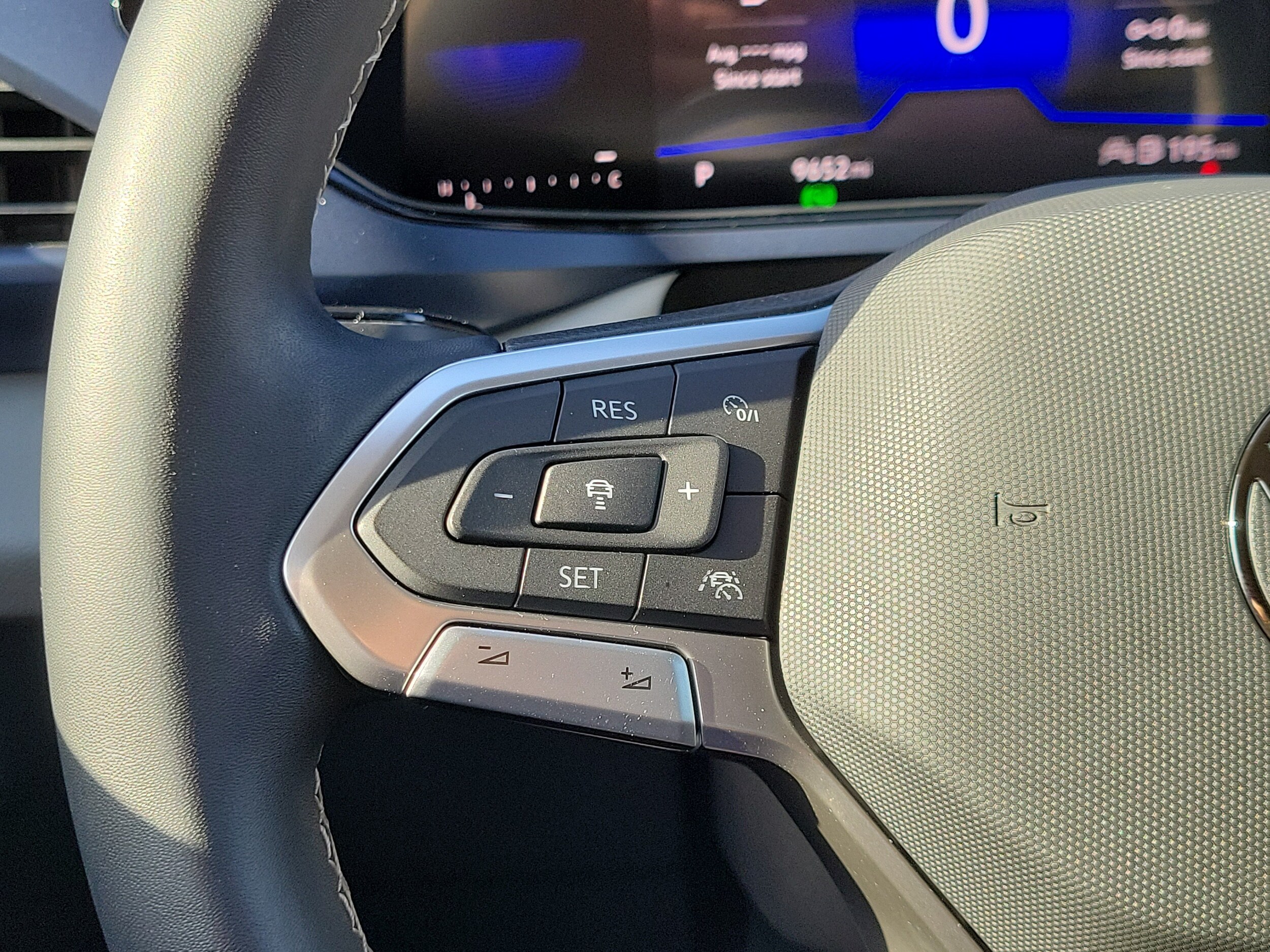 2023 Volkswagen Taos SE - Photo 18
