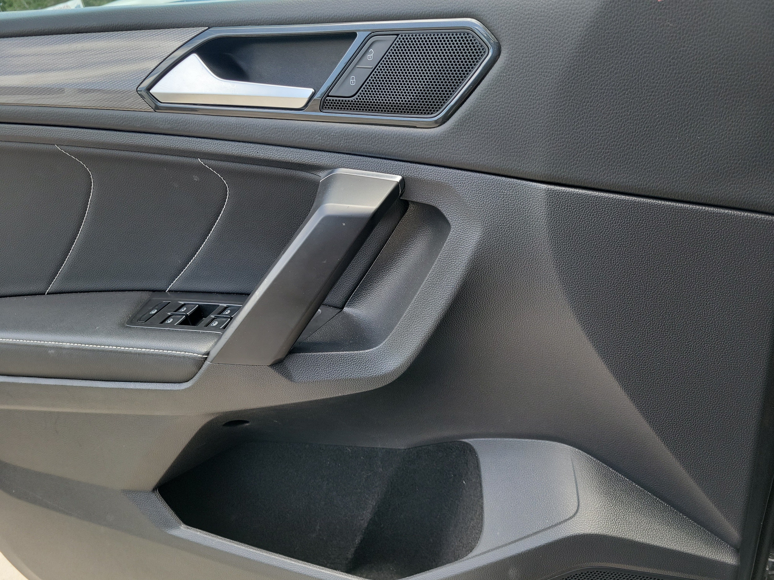 2023 Volkswagen Tiguan SE - Photo 19