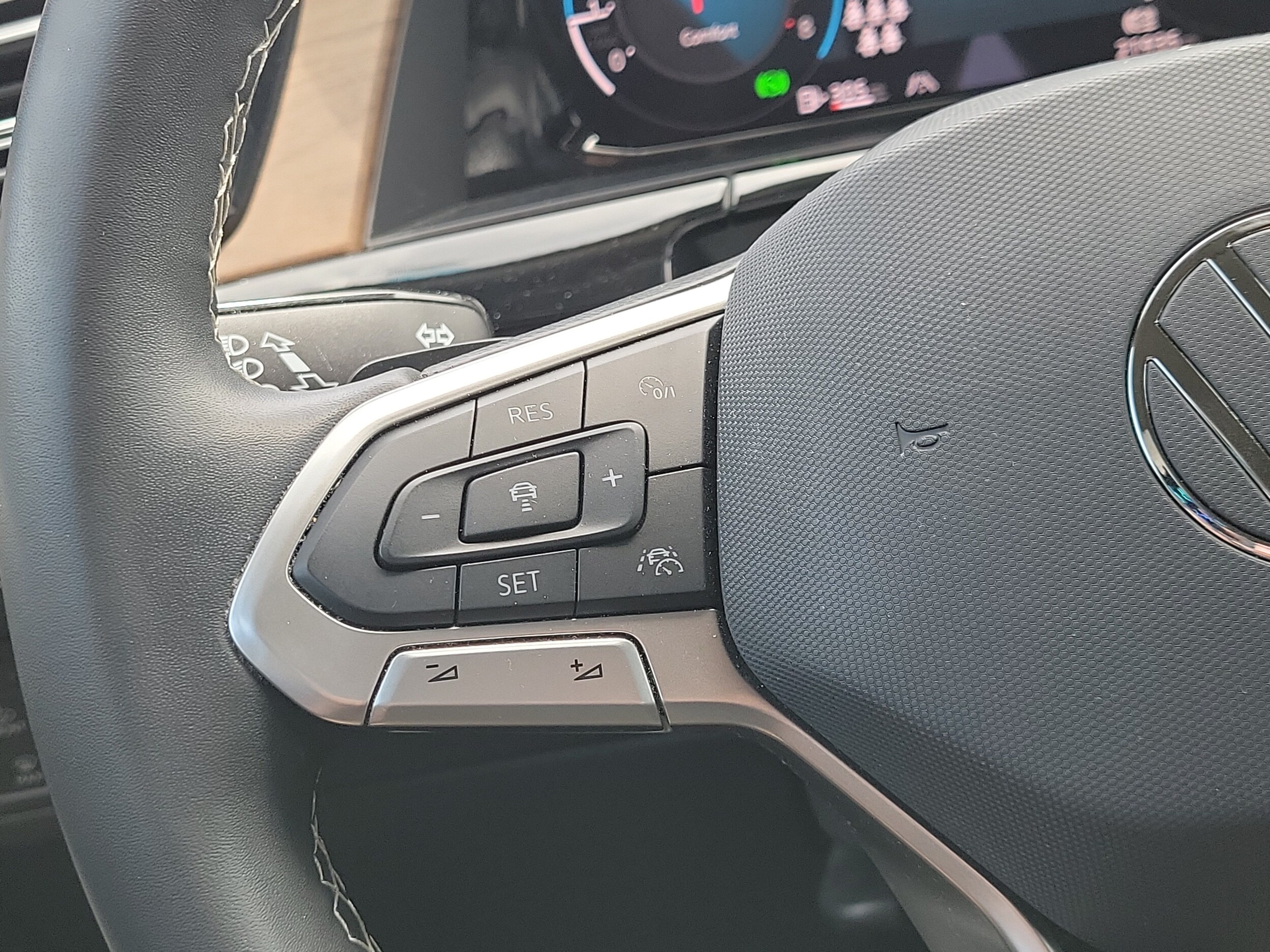 2024 Volkswagen Atlas SE w/Tech - Photo 22