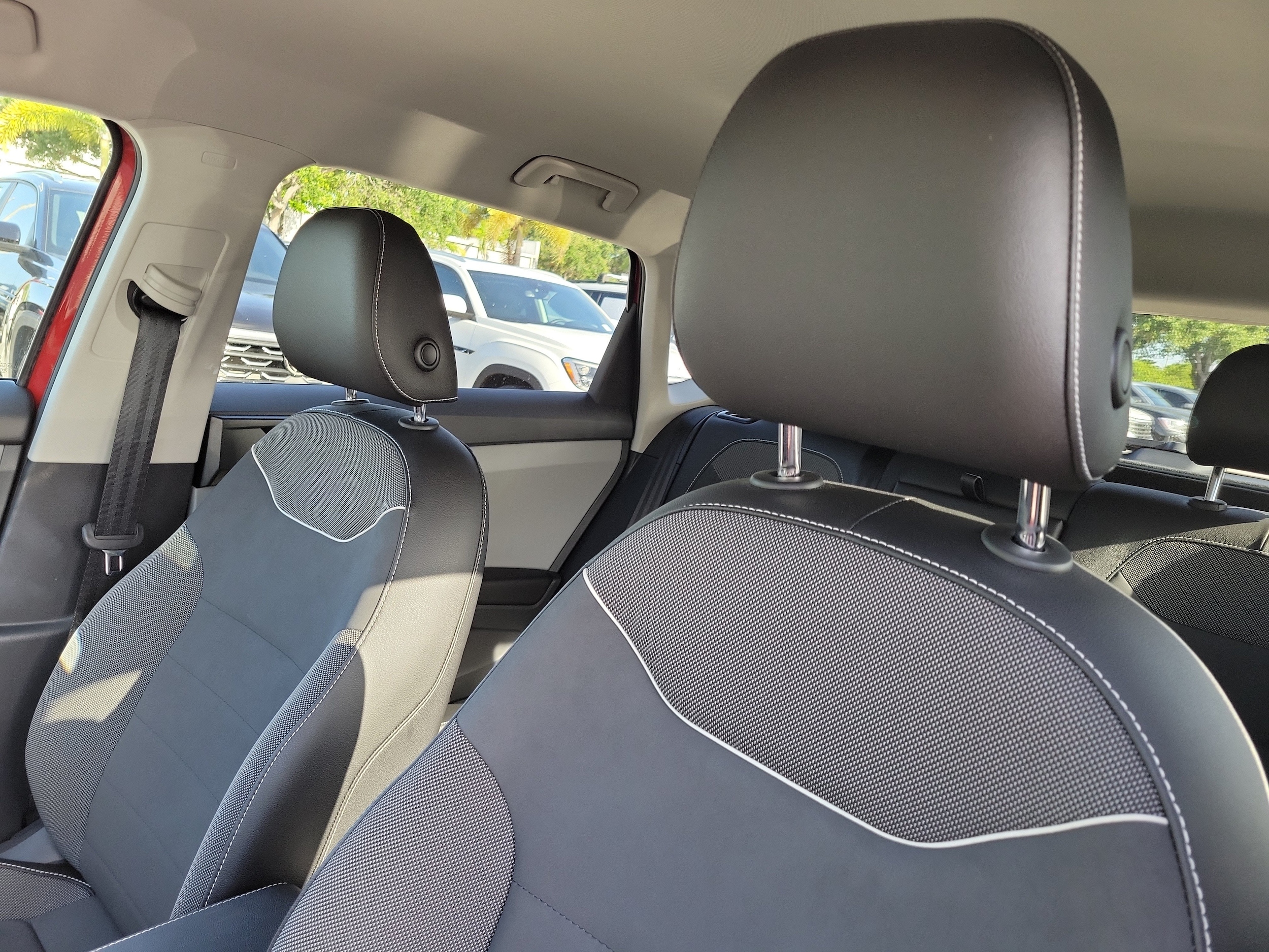 2023 Volkswagen Taos SE - Photo 14