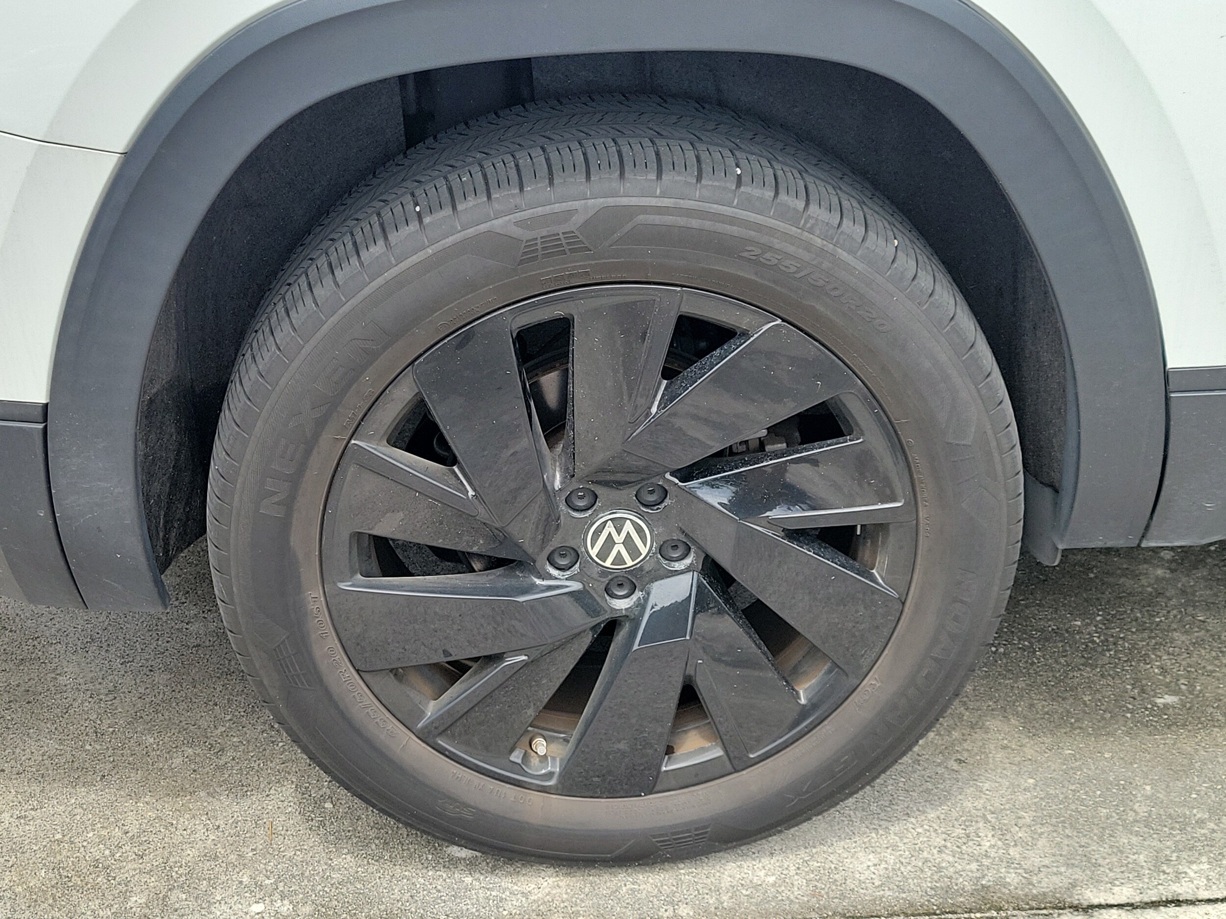 2024 Volkswagen Atlas SE w/Tech - Photo 9