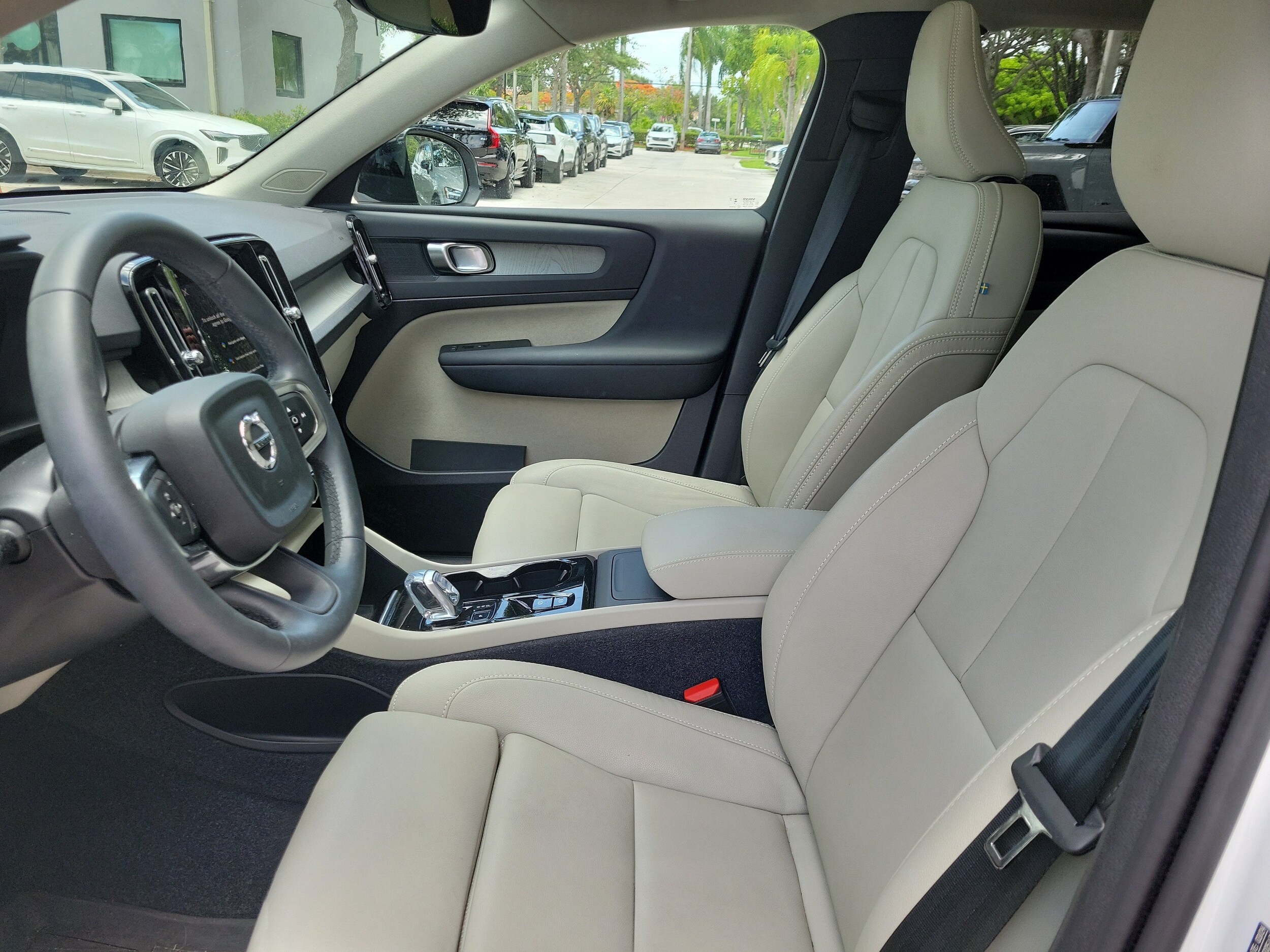 2024 Volvo XC40 Plus - Photo 14
