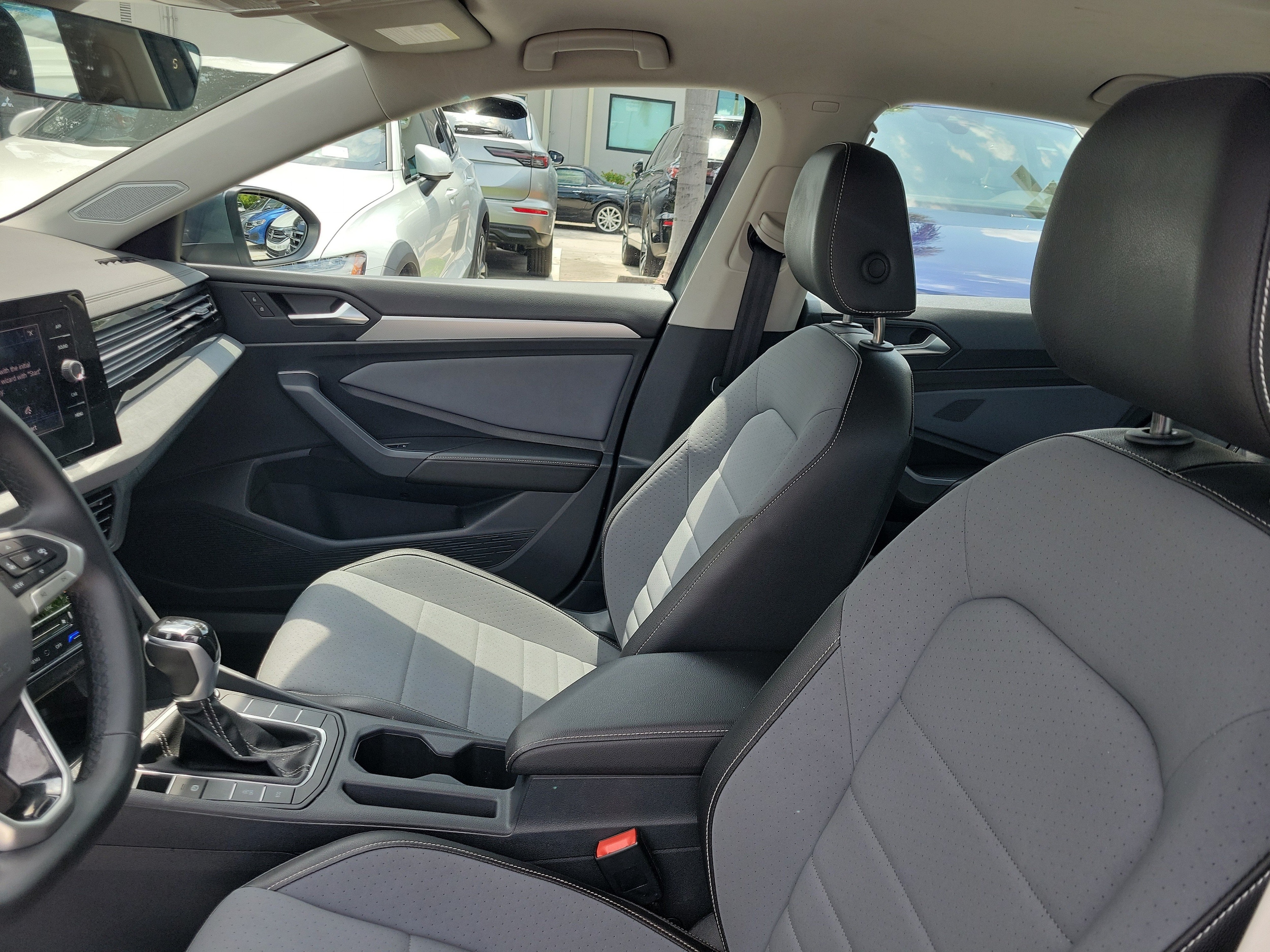 2025 Volkswagen Jetta SE - Photo 17