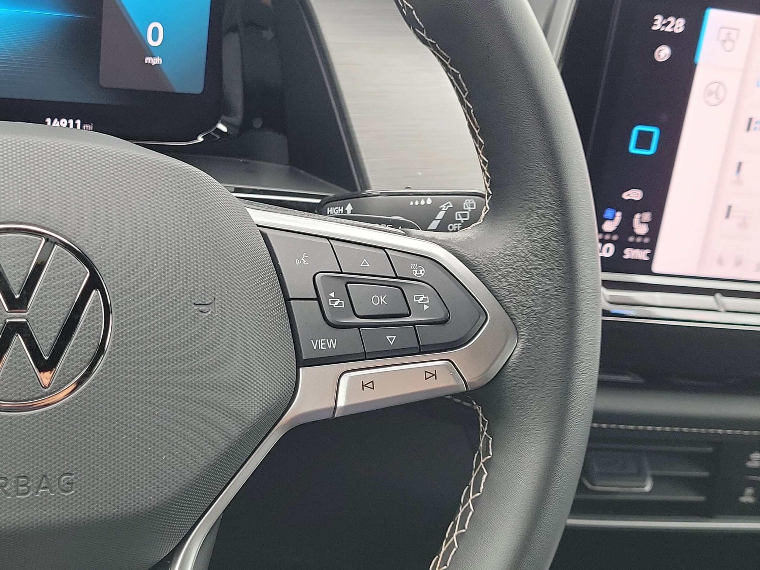 2025 Volkswagen Atlas Cross Sport SE w/Tech - Photo 24