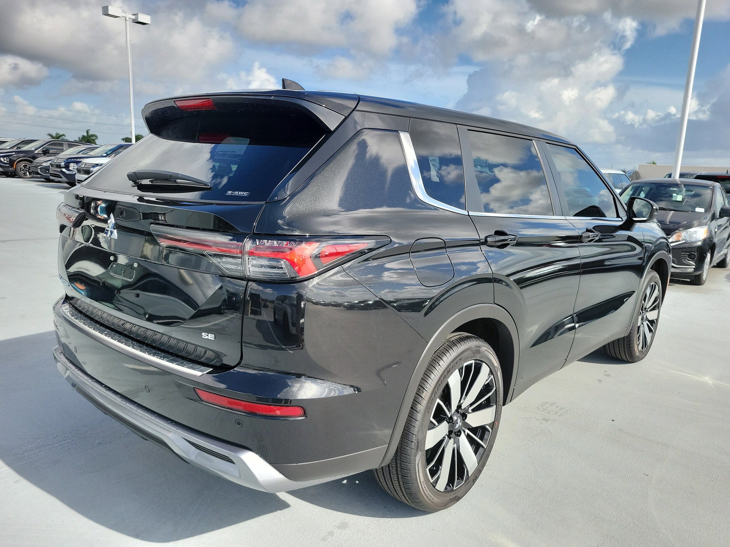 2025 Mitsubishi Outlander SE - Photo 5