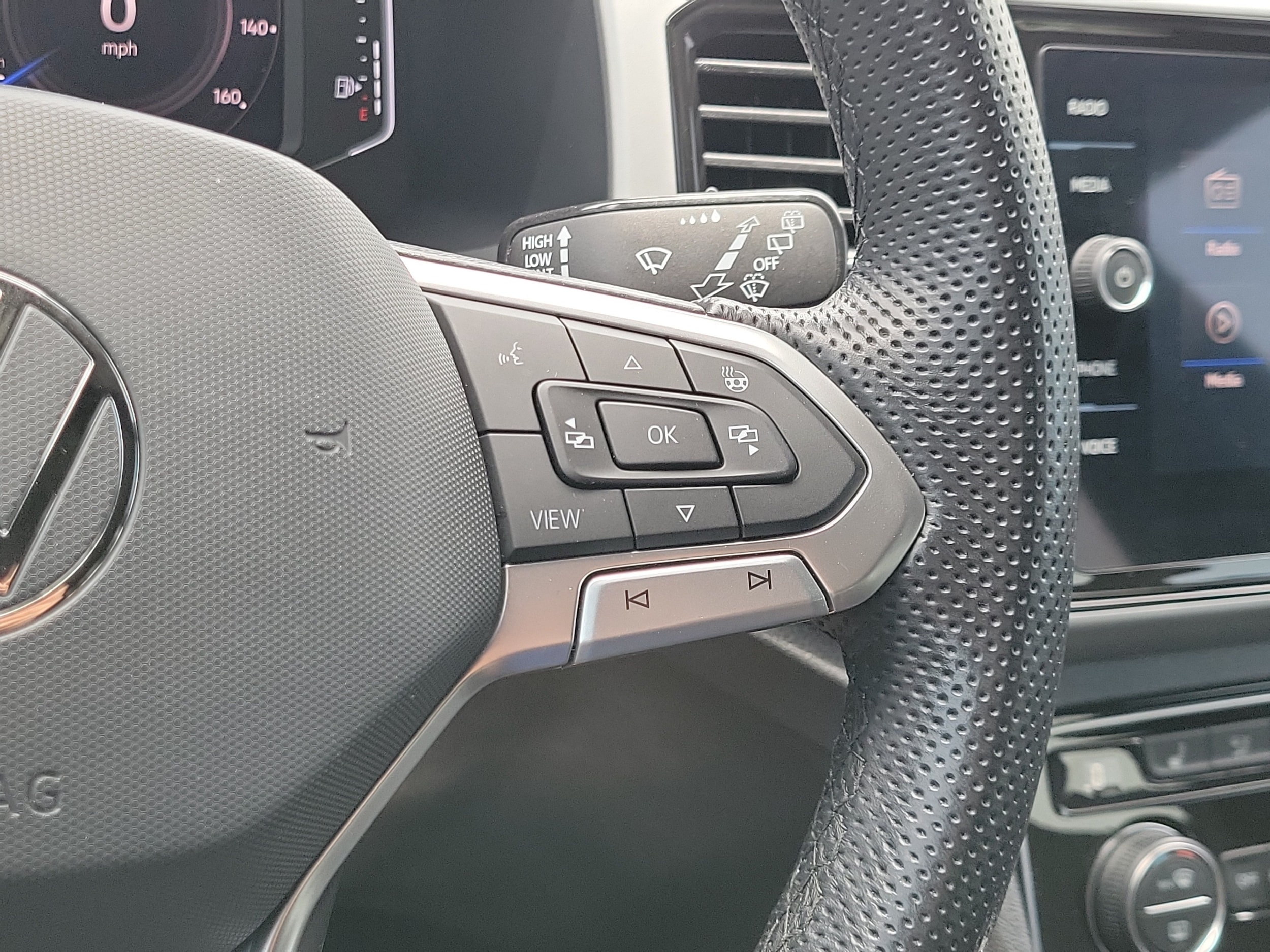 2023 Volkswagen Atlas Cross Sport SEL R-Line Black - Photo 24