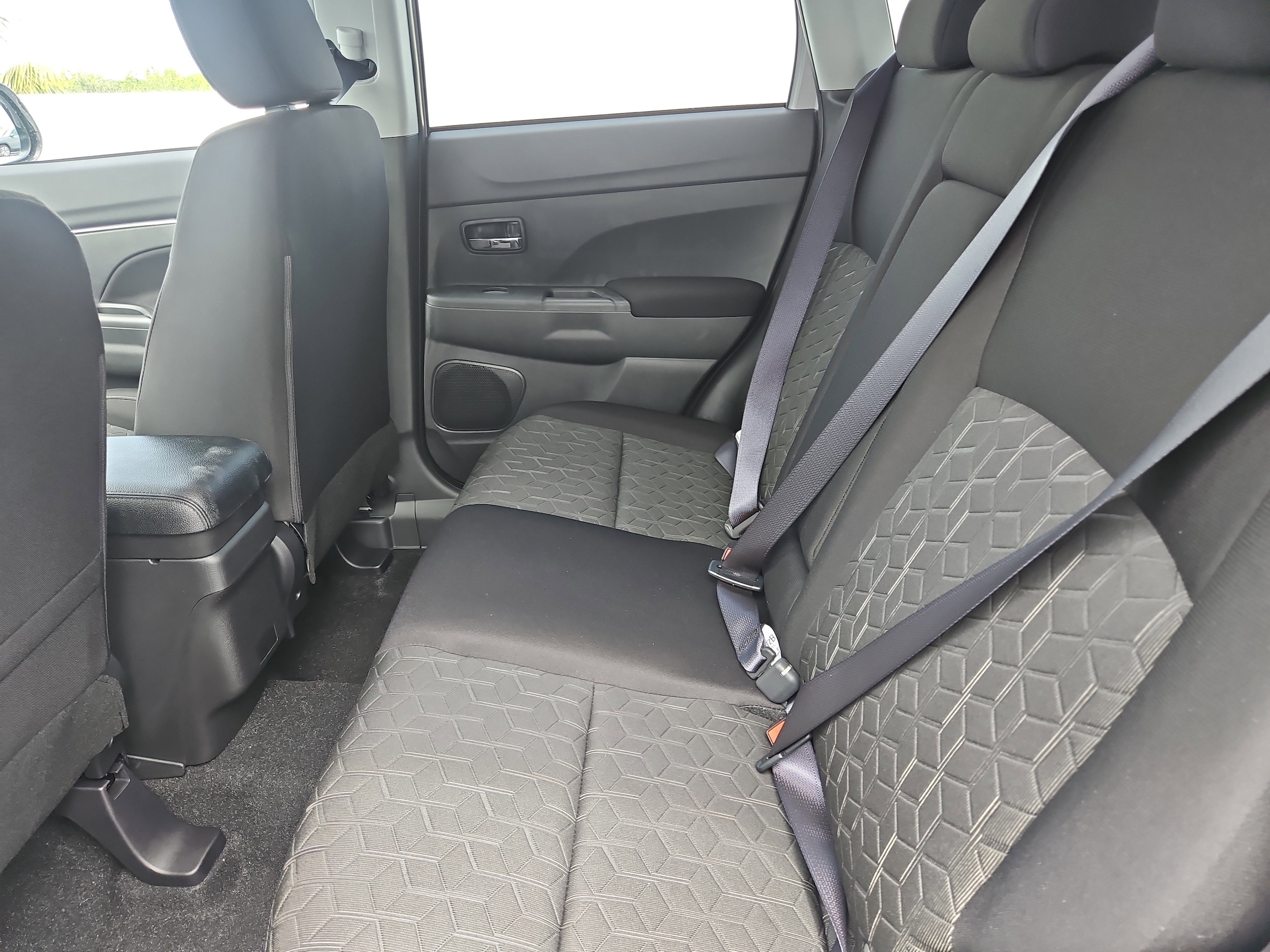 2025 Mitsubishi Outlander Sport ES - Photo 8