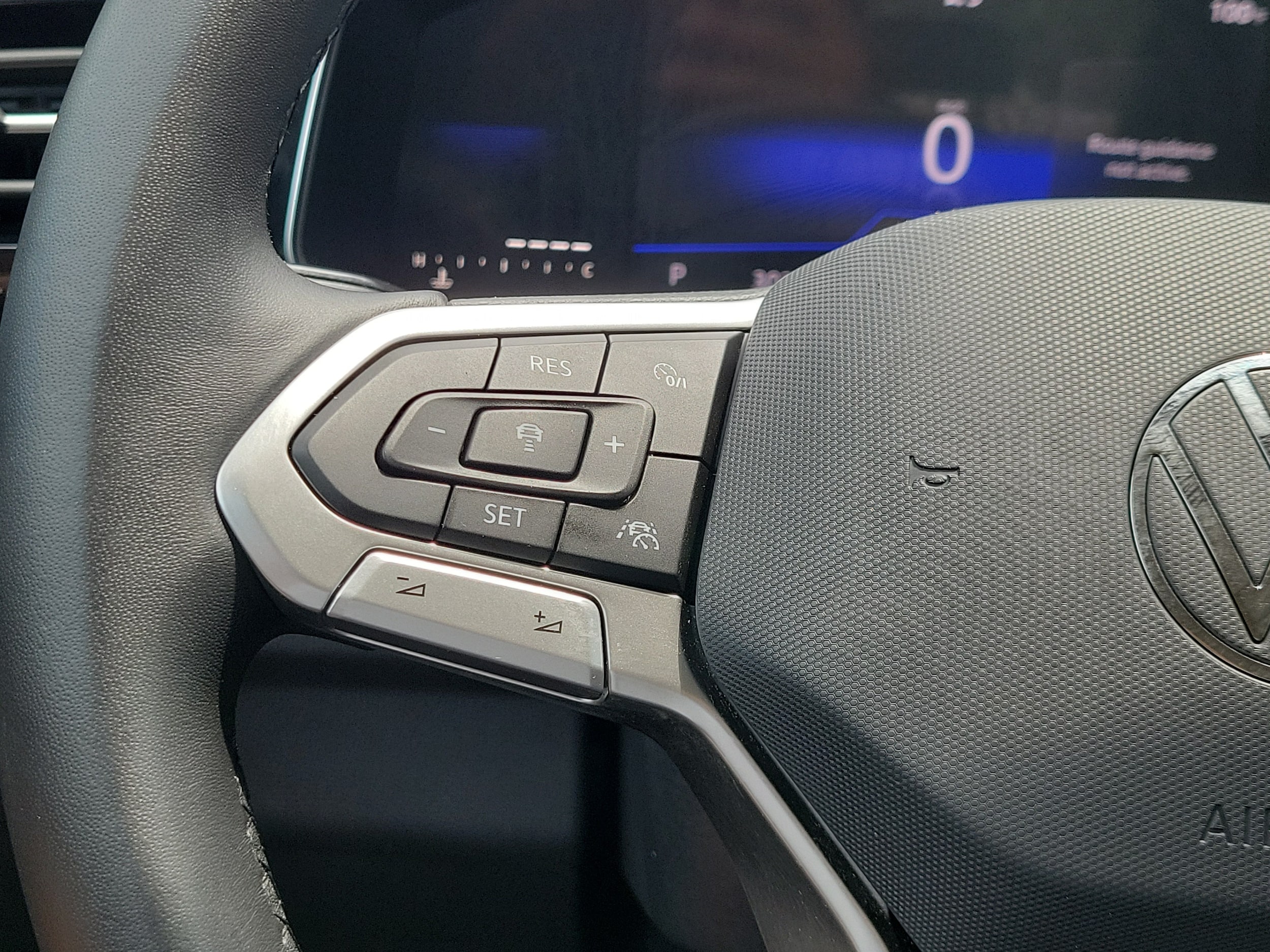 2025 Volkswagen Jetta SE - Photo 24